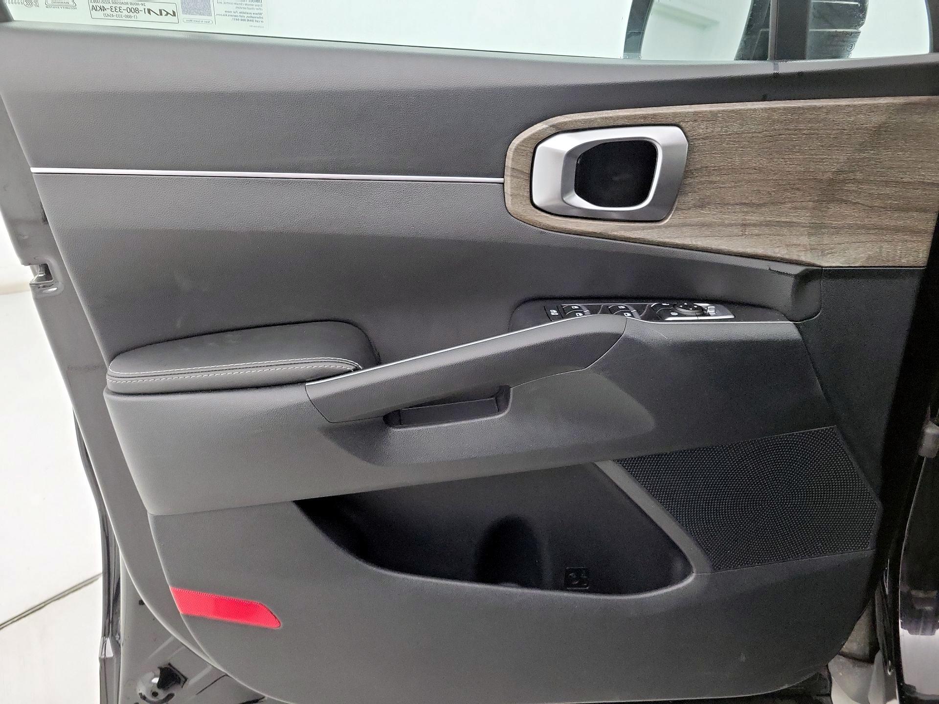 Thumbnail: 2022 Kia Sorento - 12