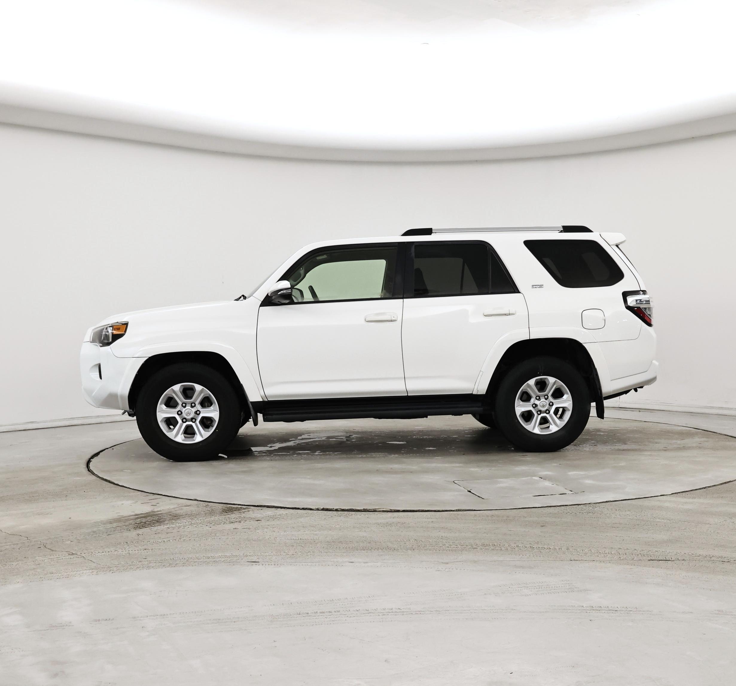 Thumbnail: 2019 Toyota 4Runner - 3