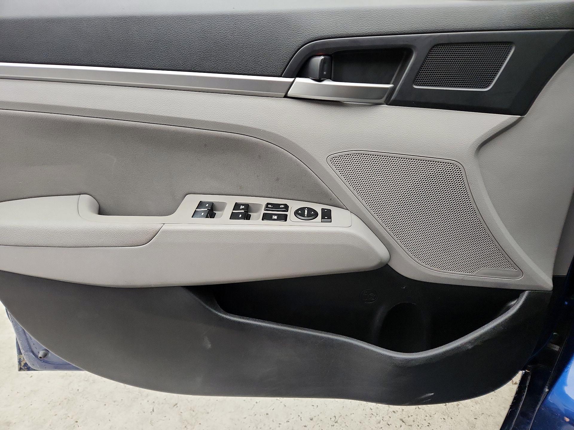 Thumbnail: 2020 Hyundai Elantra - 12