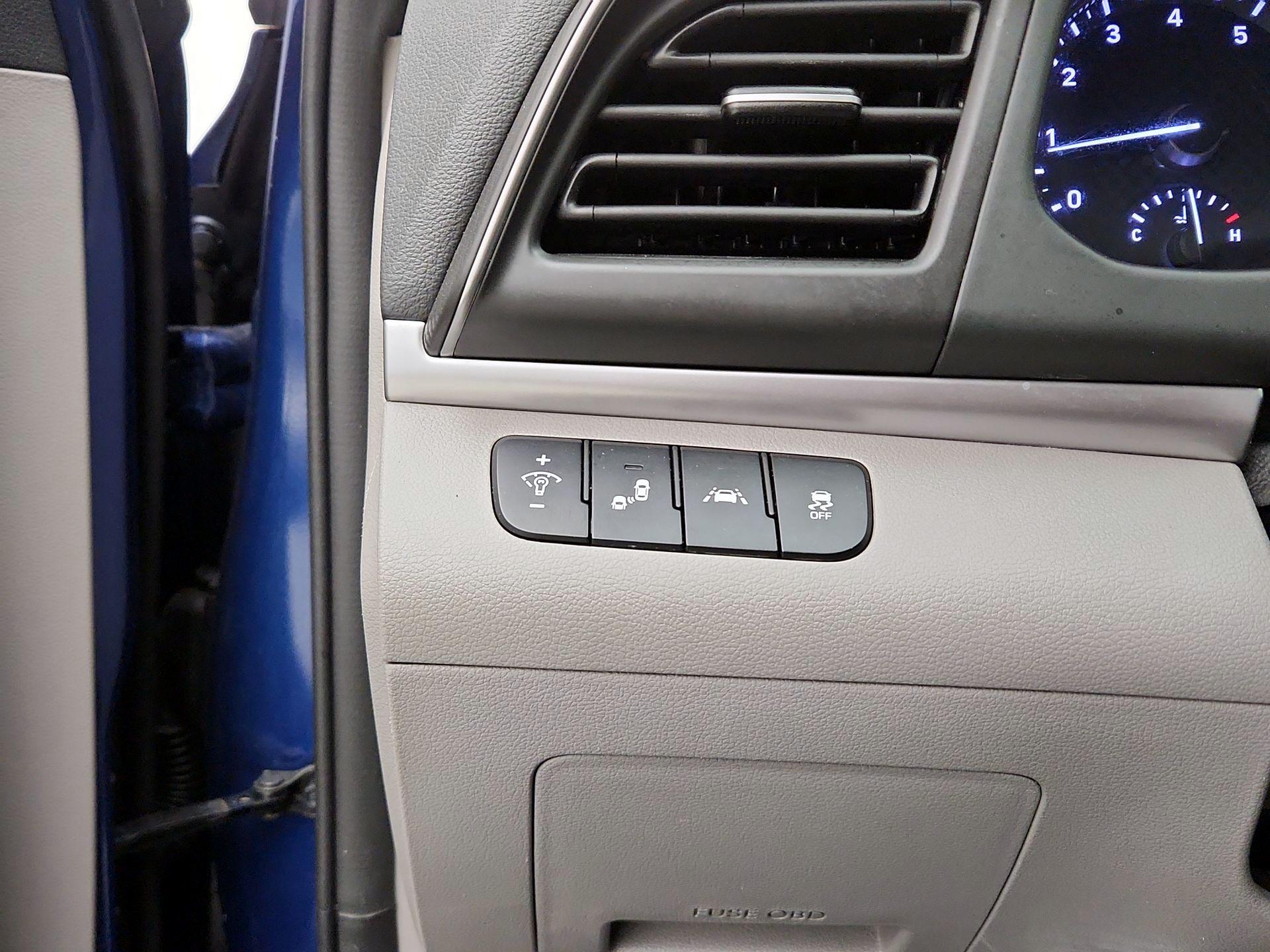 Thumbnail: 2020 Hyundai Elantra - 13