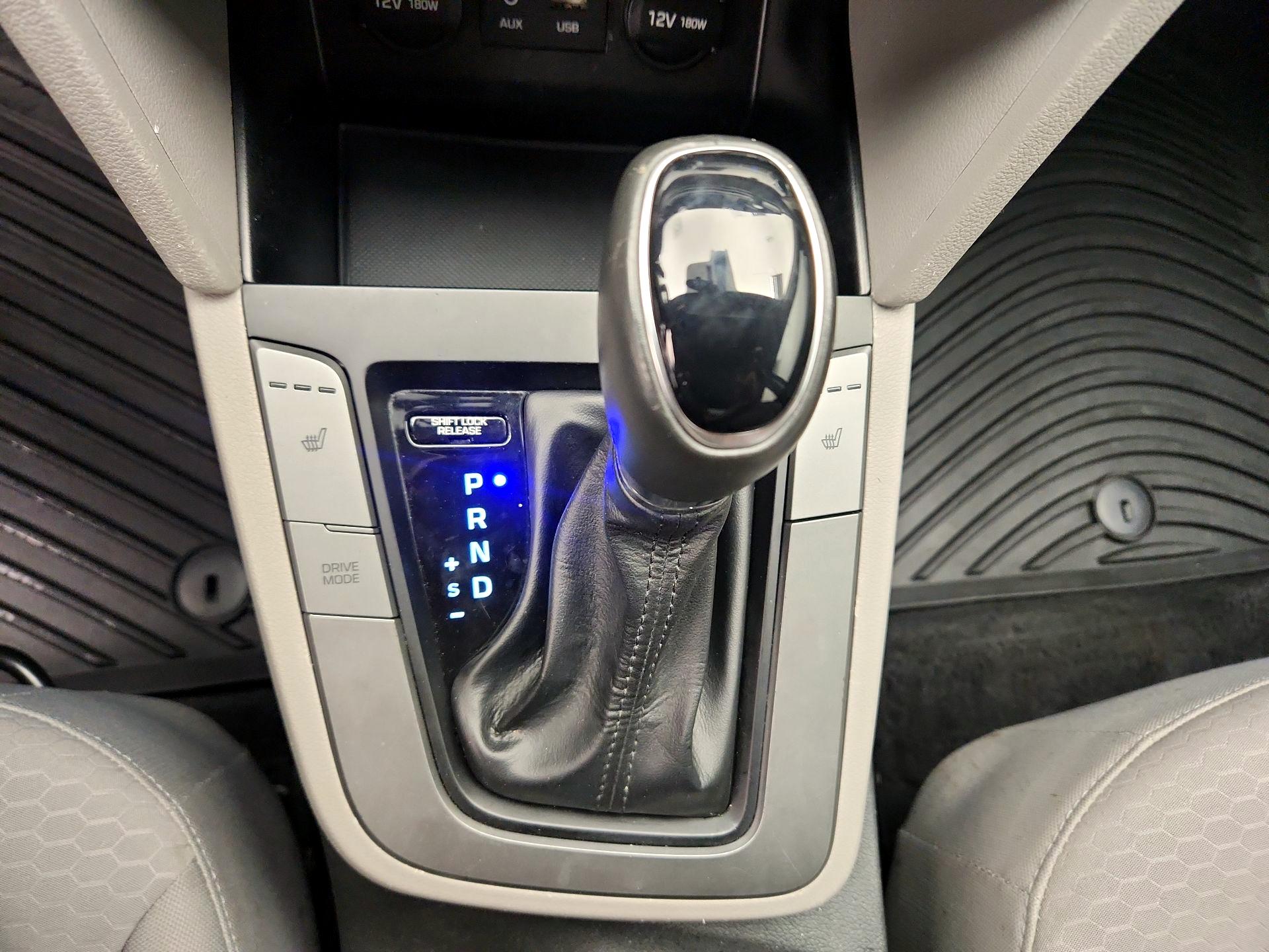 Thumbnail: 2020 Hyundai Elantra - 17