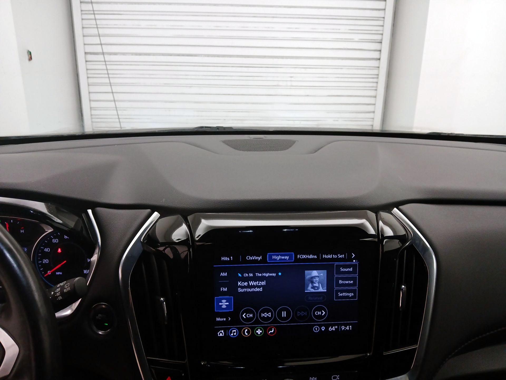 Thumbnail: 2022 Chevrolet Traverse - 9