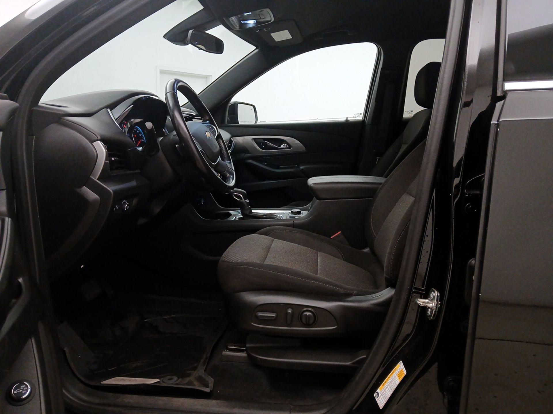 Thumbnail: 2022 Chevrolet Traverse - 11