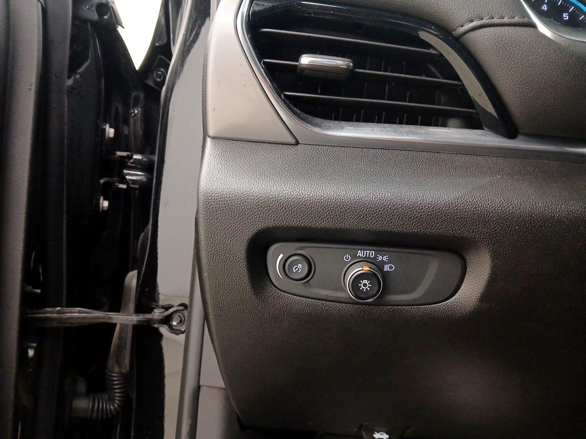 Thumbnail: 2022 Chevrolet Traverse - 13