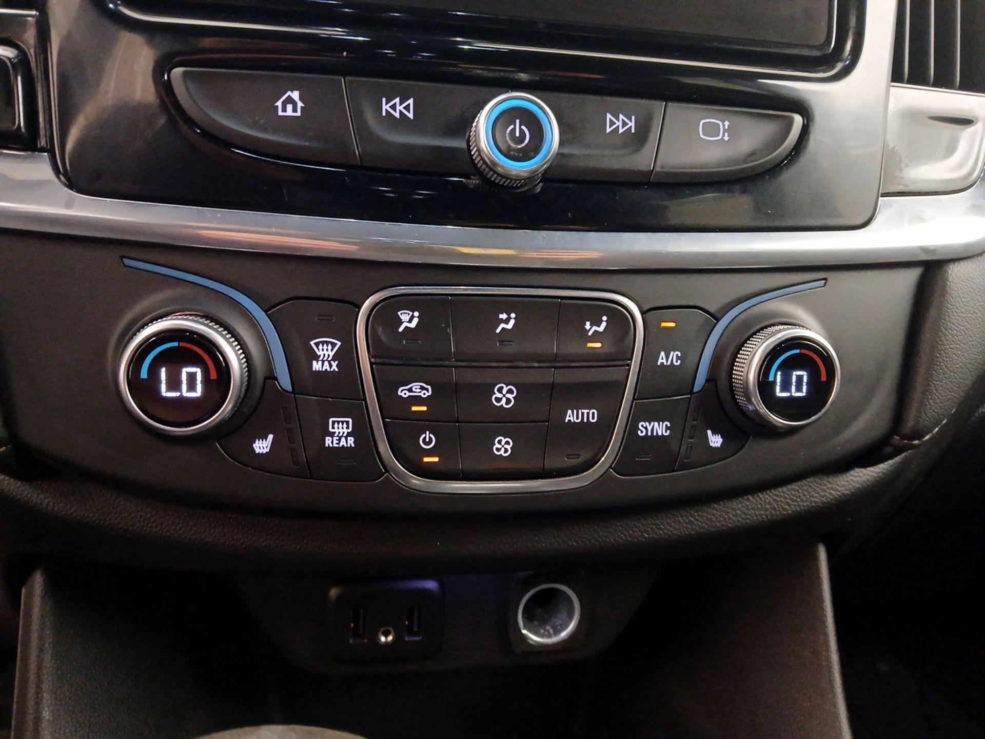 Thumbnail: 2022 Chevrolet Traverse - 16