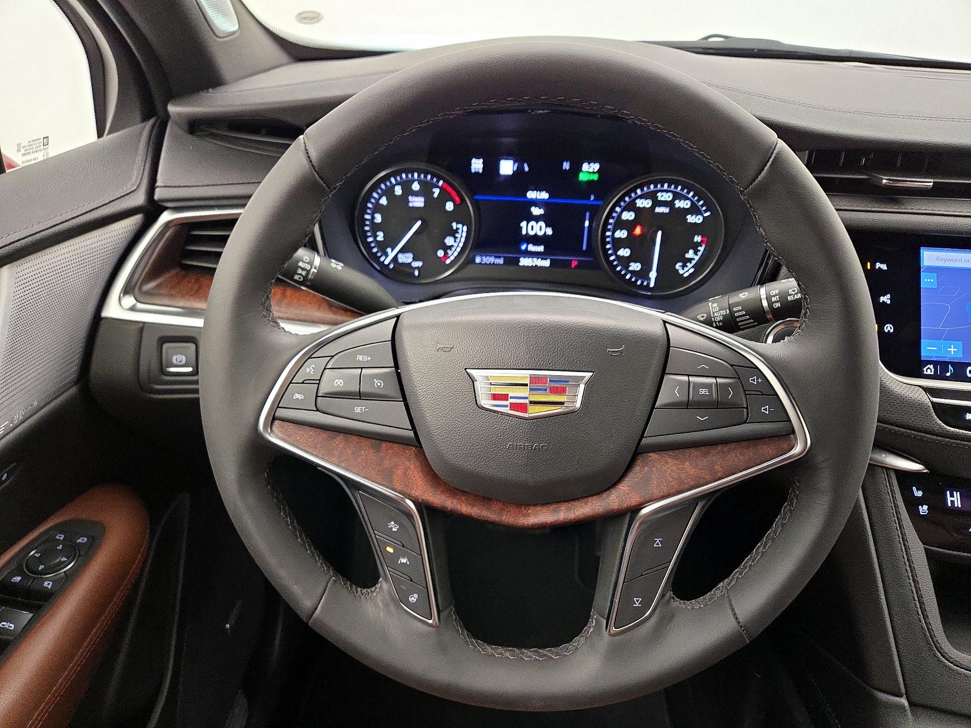 Thumbnail: 2023 Cadillac XT5 - 10