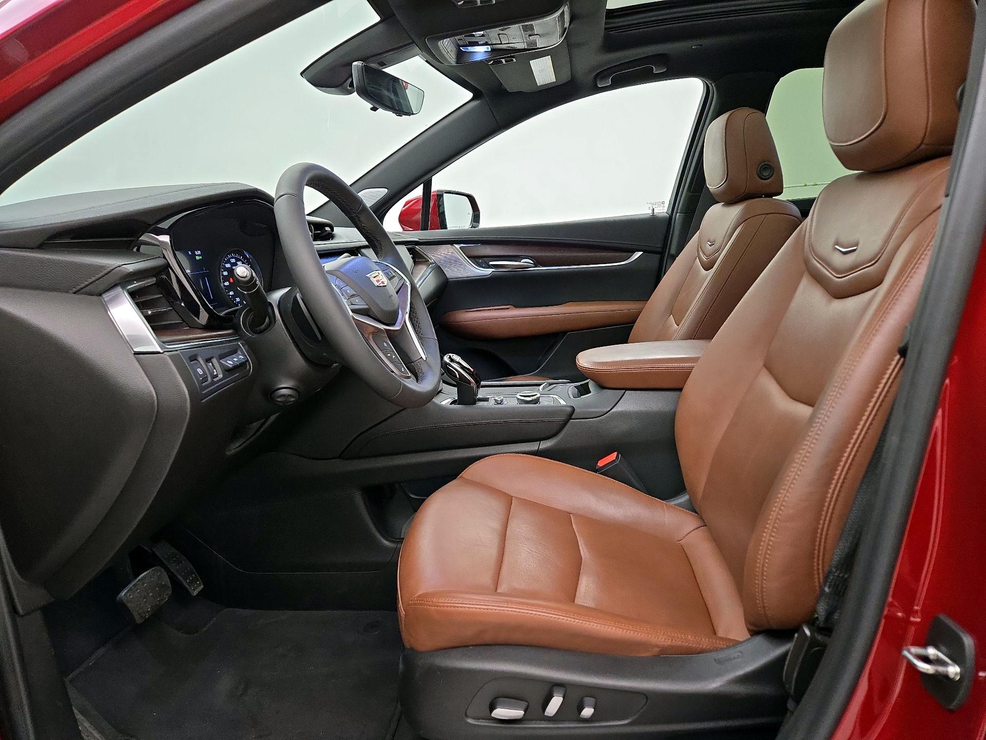 Thumbnail: 2023 Cadillac XT5 - 11