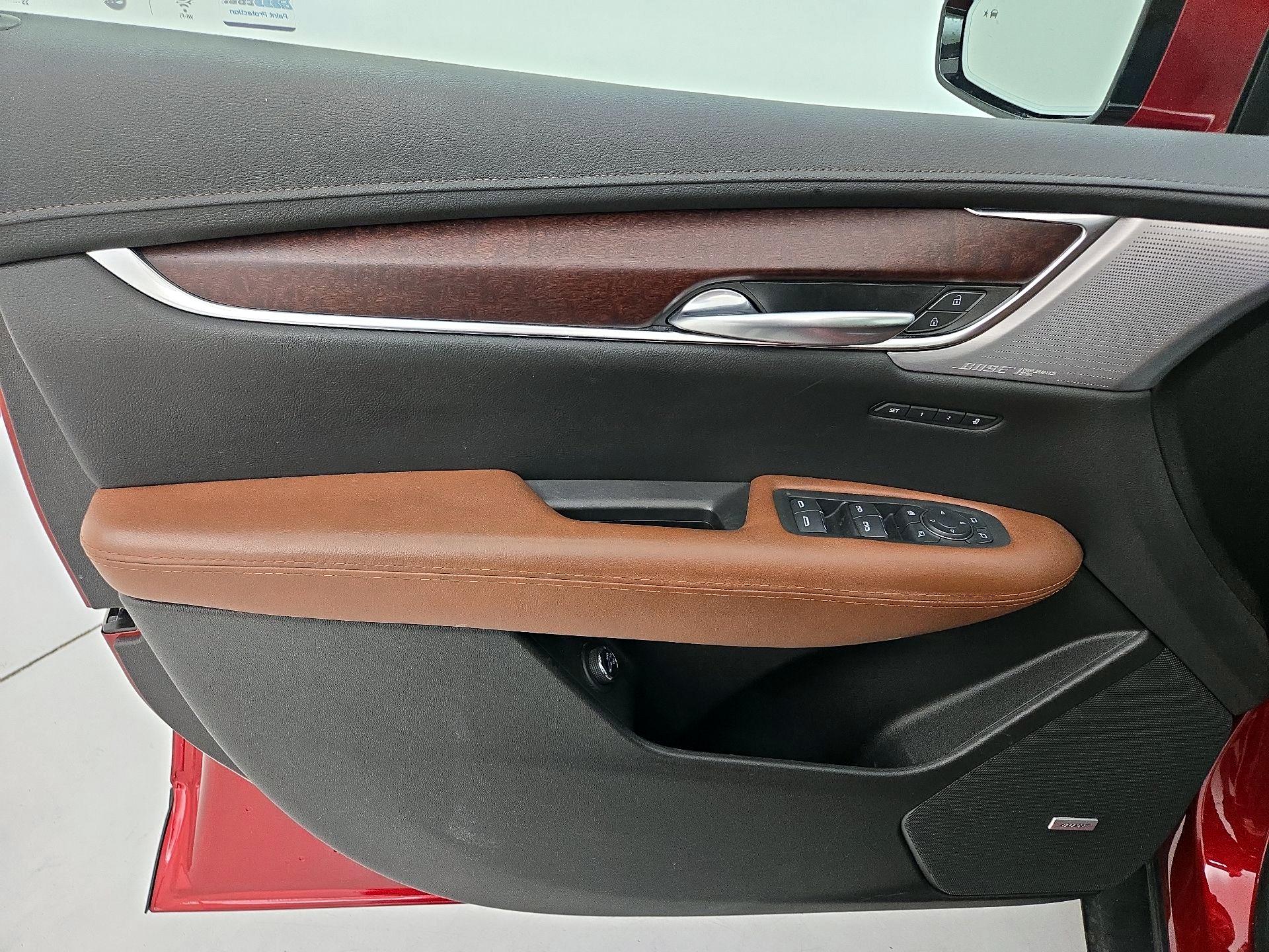 Thumbnail: 2023 Cadillac XT5 - 12