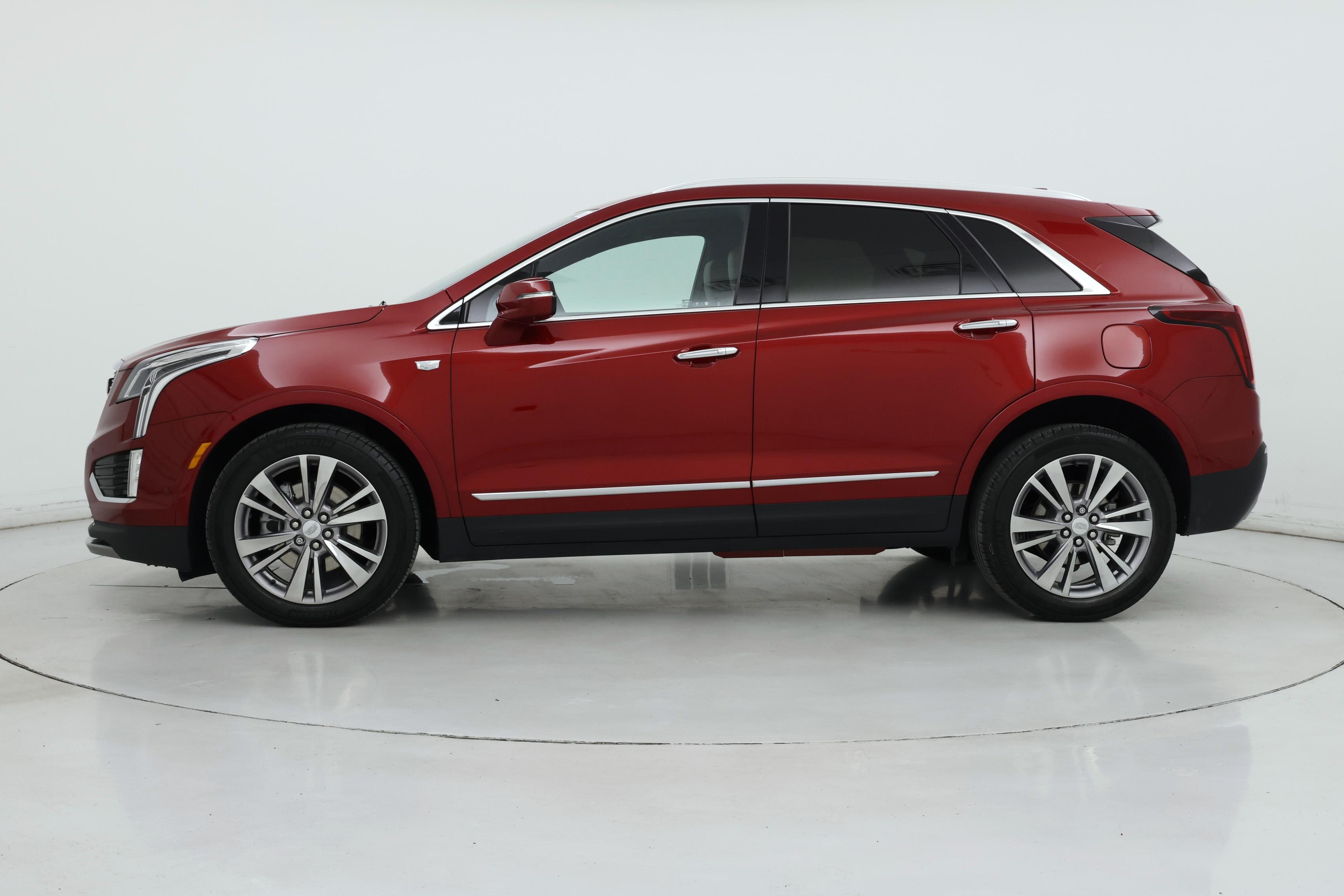 Thumbnail: 2023 Cadillac XT5 - 3