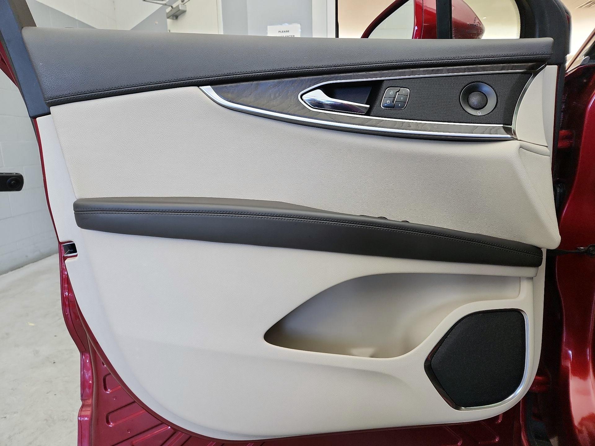 Thumbnail: 2019 Lincoln Nautilus - 12