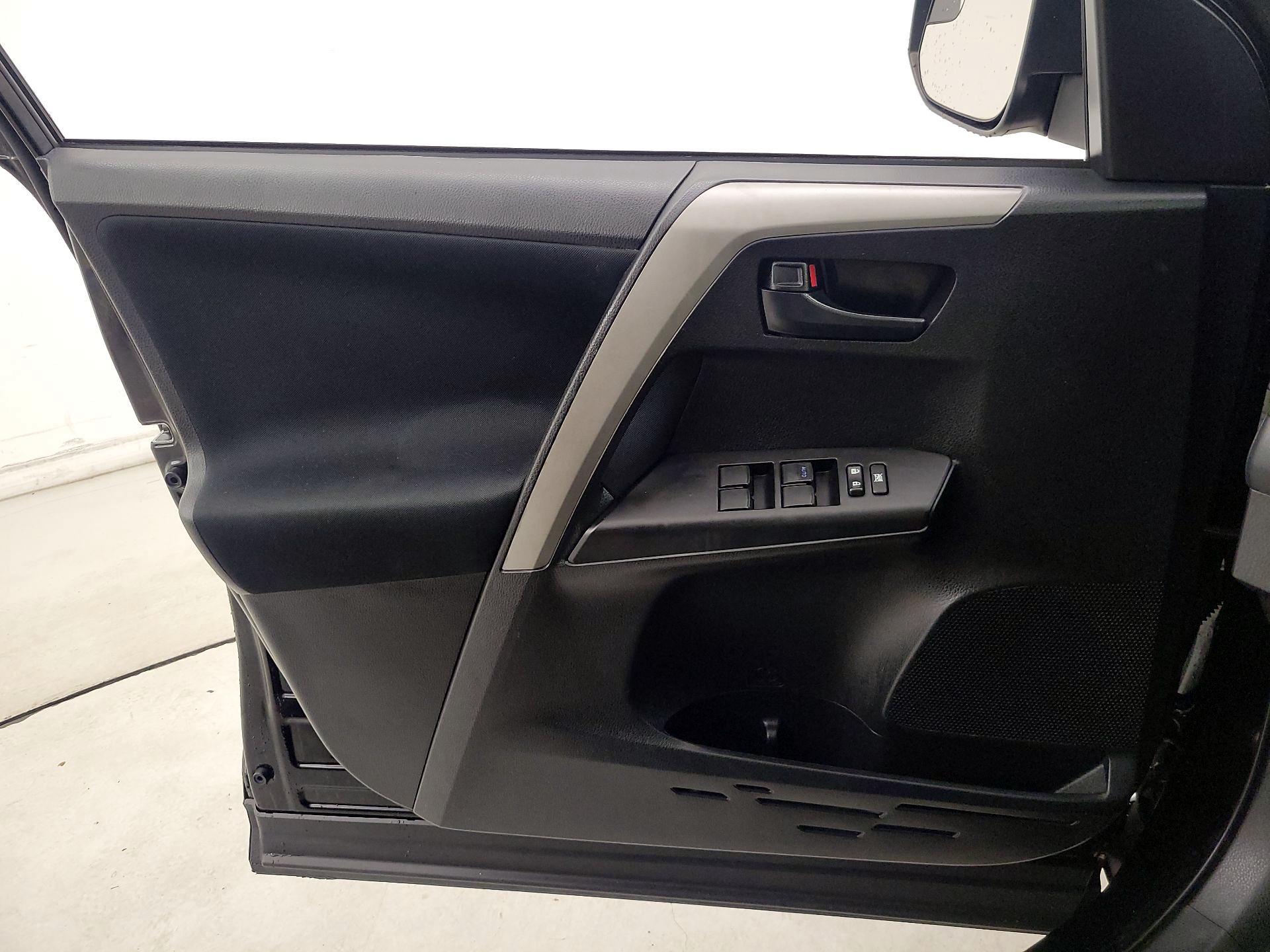 Thumbnail: 2017 Toyota RAV4 - 12