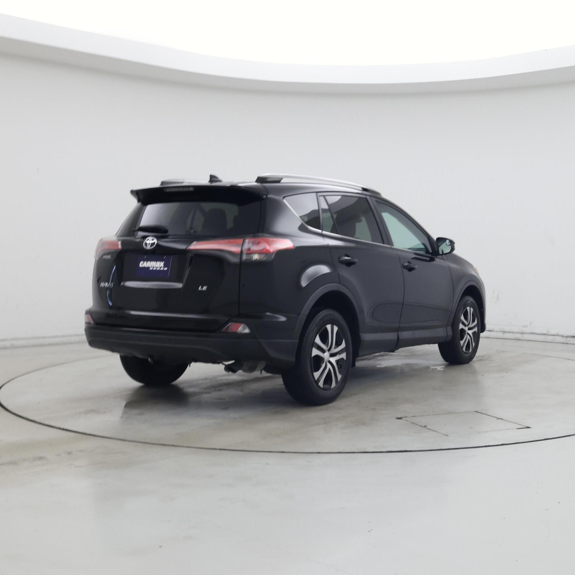 Thumbnail: 2017 Toyota RAV4 - 8