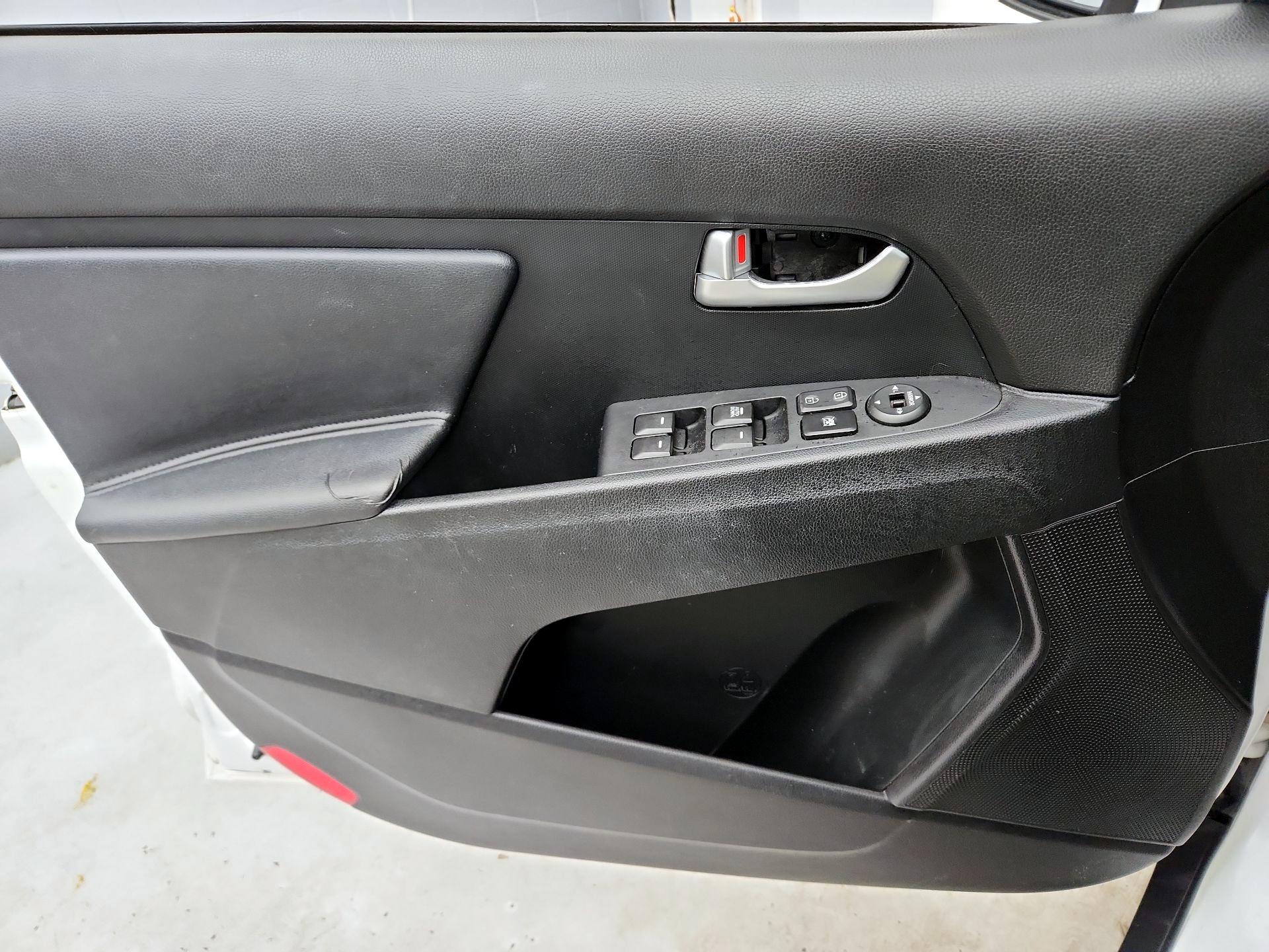 Thumbnail: 2015 Kia Sportage - 12