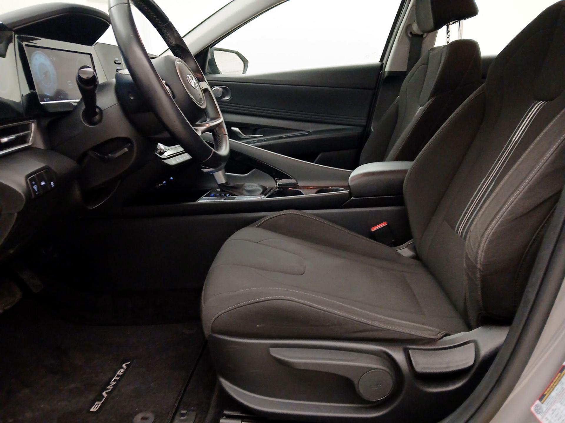 Thumbnail: 2022 Hyundai Elantra - 11