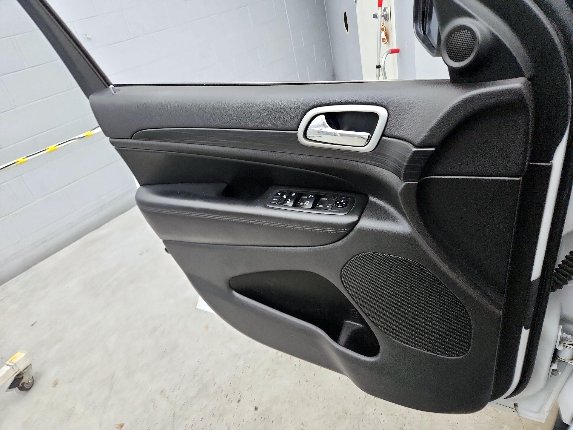 Thumbnail: 2019 Jeep Grand Cherokee - 12