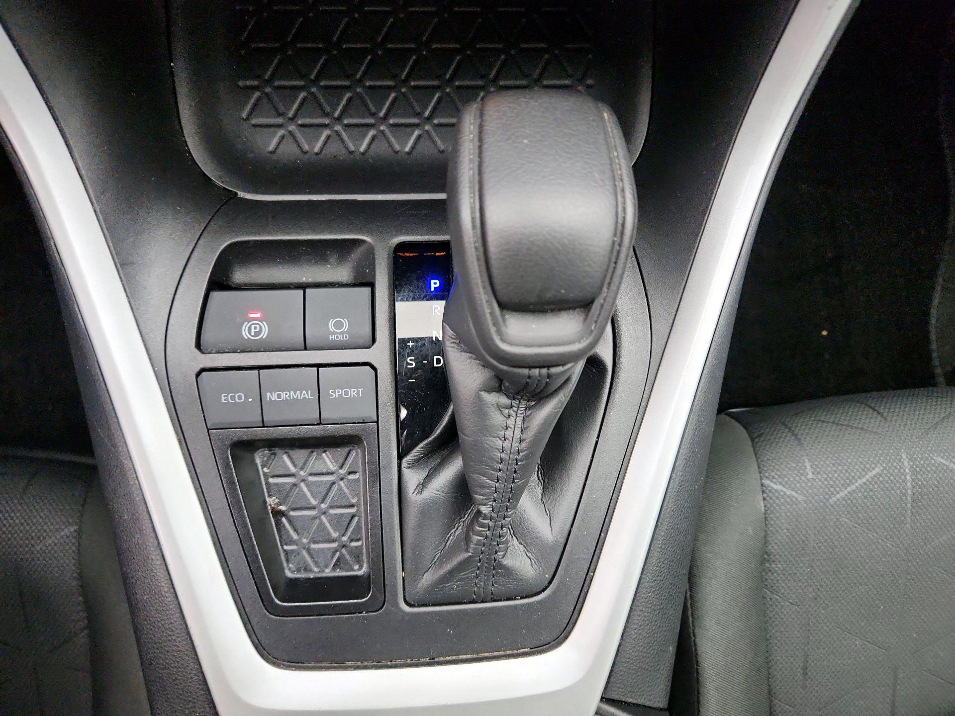 Thumbnail: 2024 Toyota RAV4 - 17