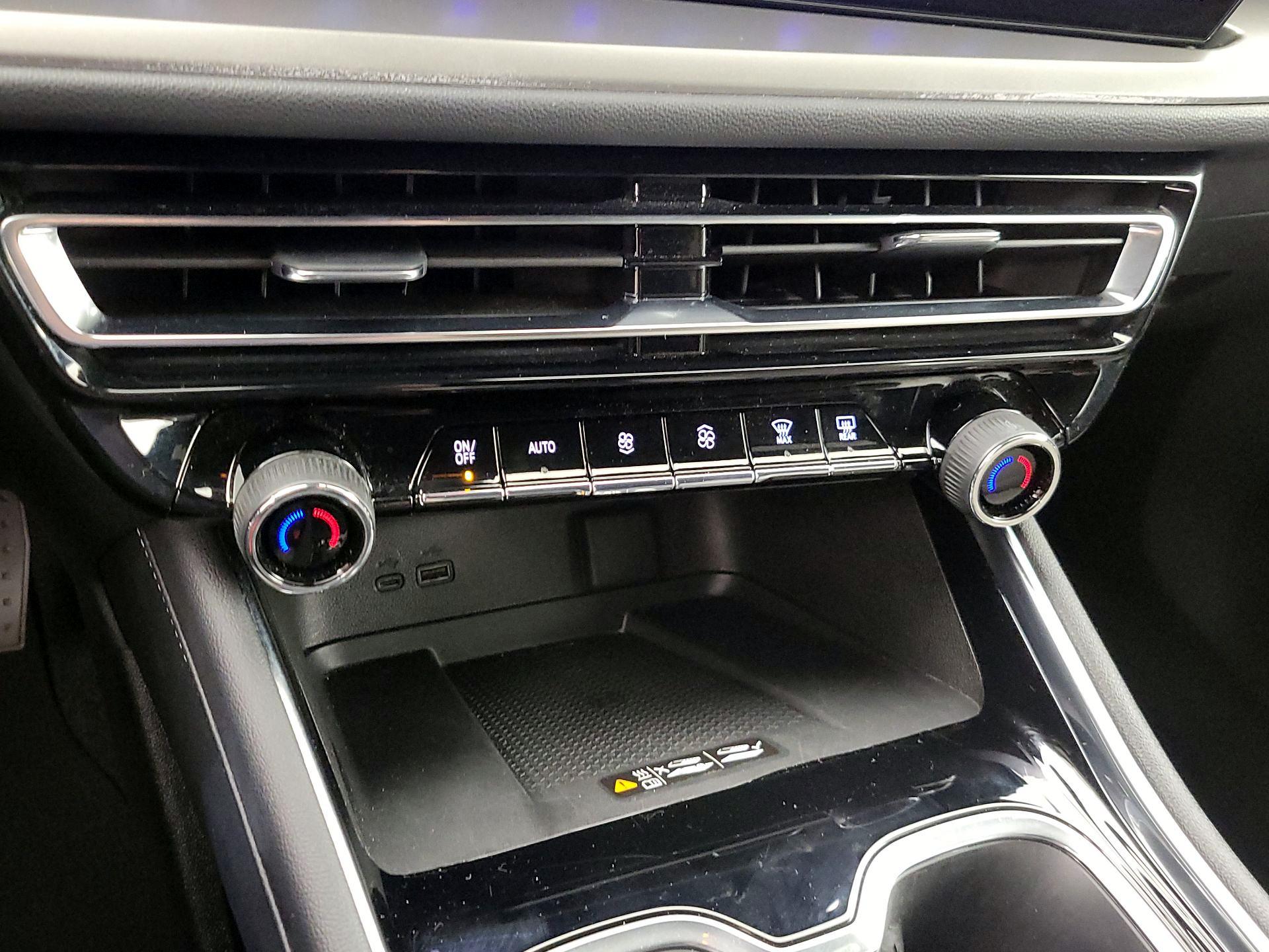 Thumbnail: 2025 Chevrolet Traverse - 16