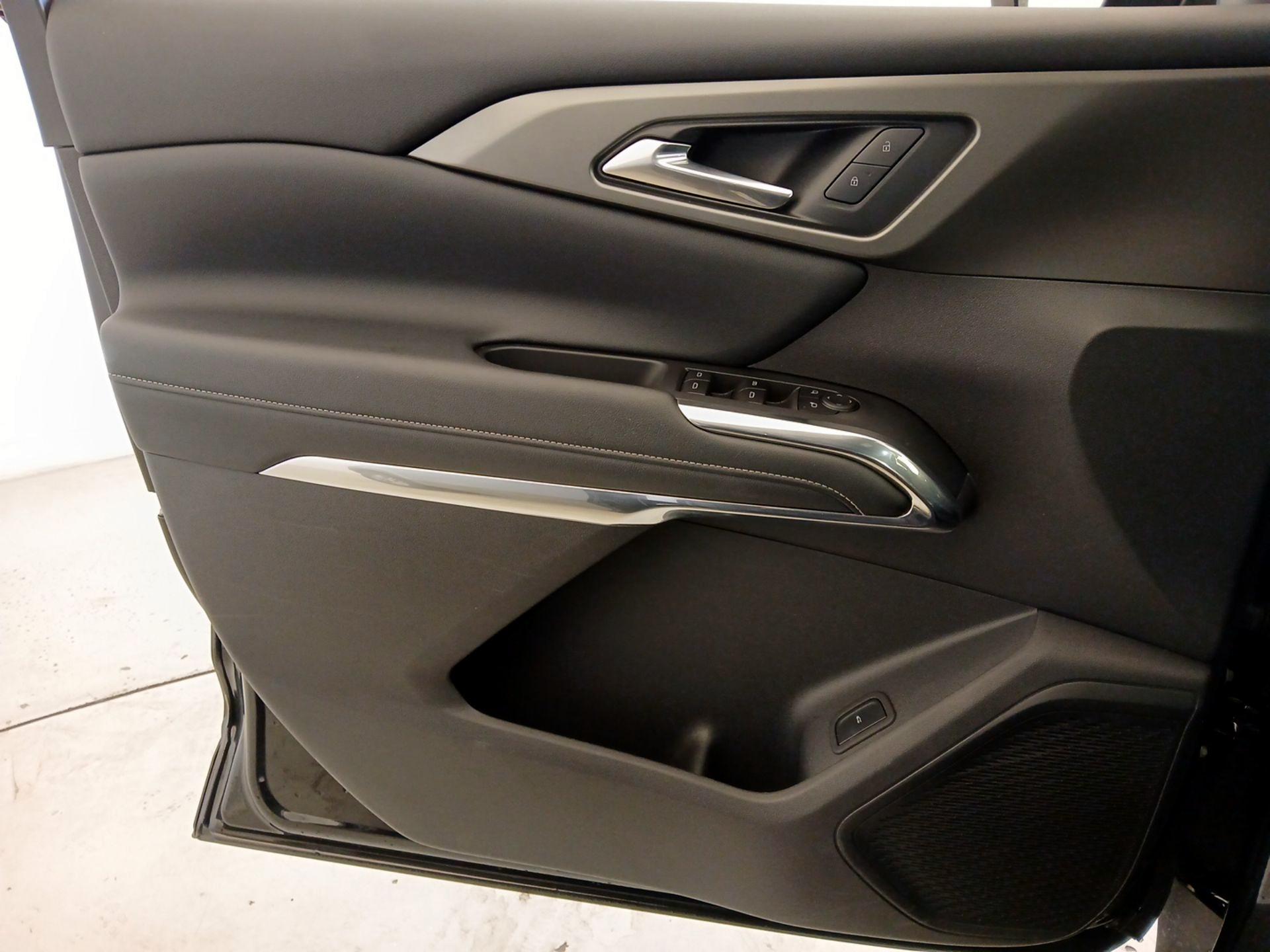 Thumbnail: 2025 Chevrolet Traverse - 12