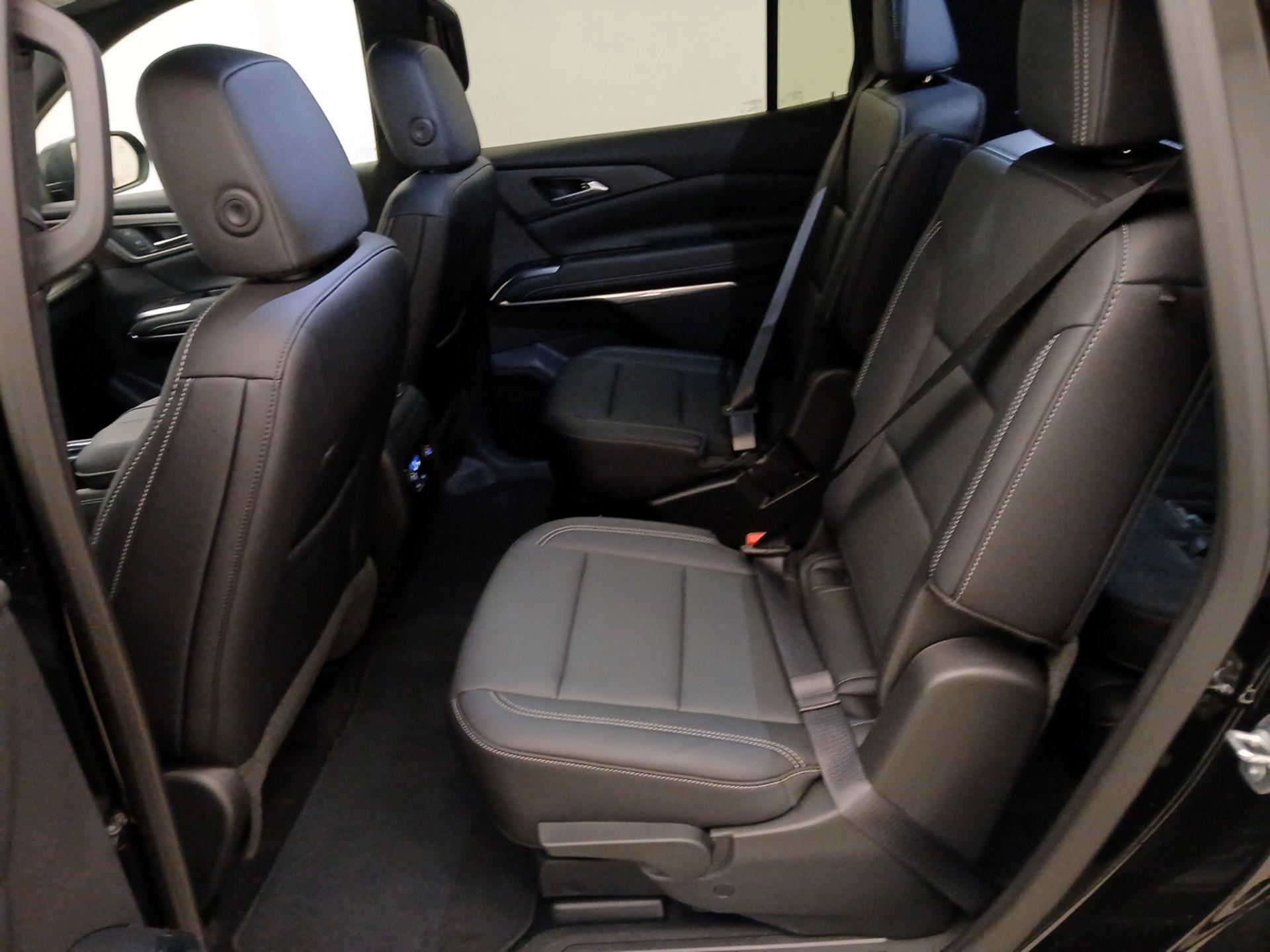 Thumbnail: 2025 Chevrolet Traverse - 19