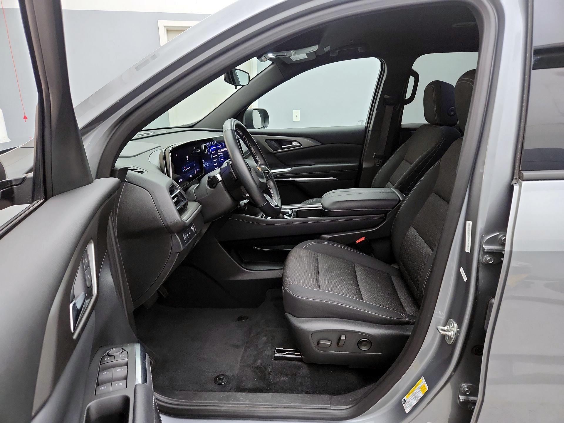 Thumbnail: 2025 Chevrolet Traverse - 11