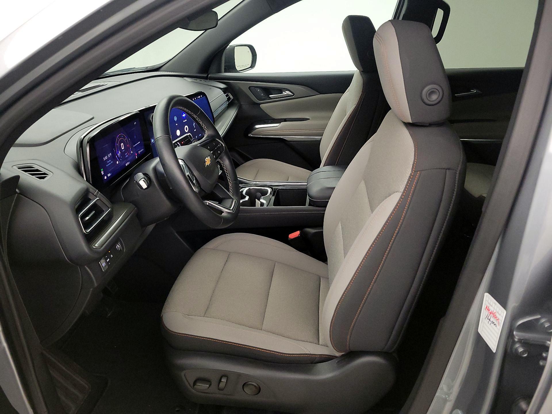 Thumbnail: 2025 Chevrolet Traverse - 11