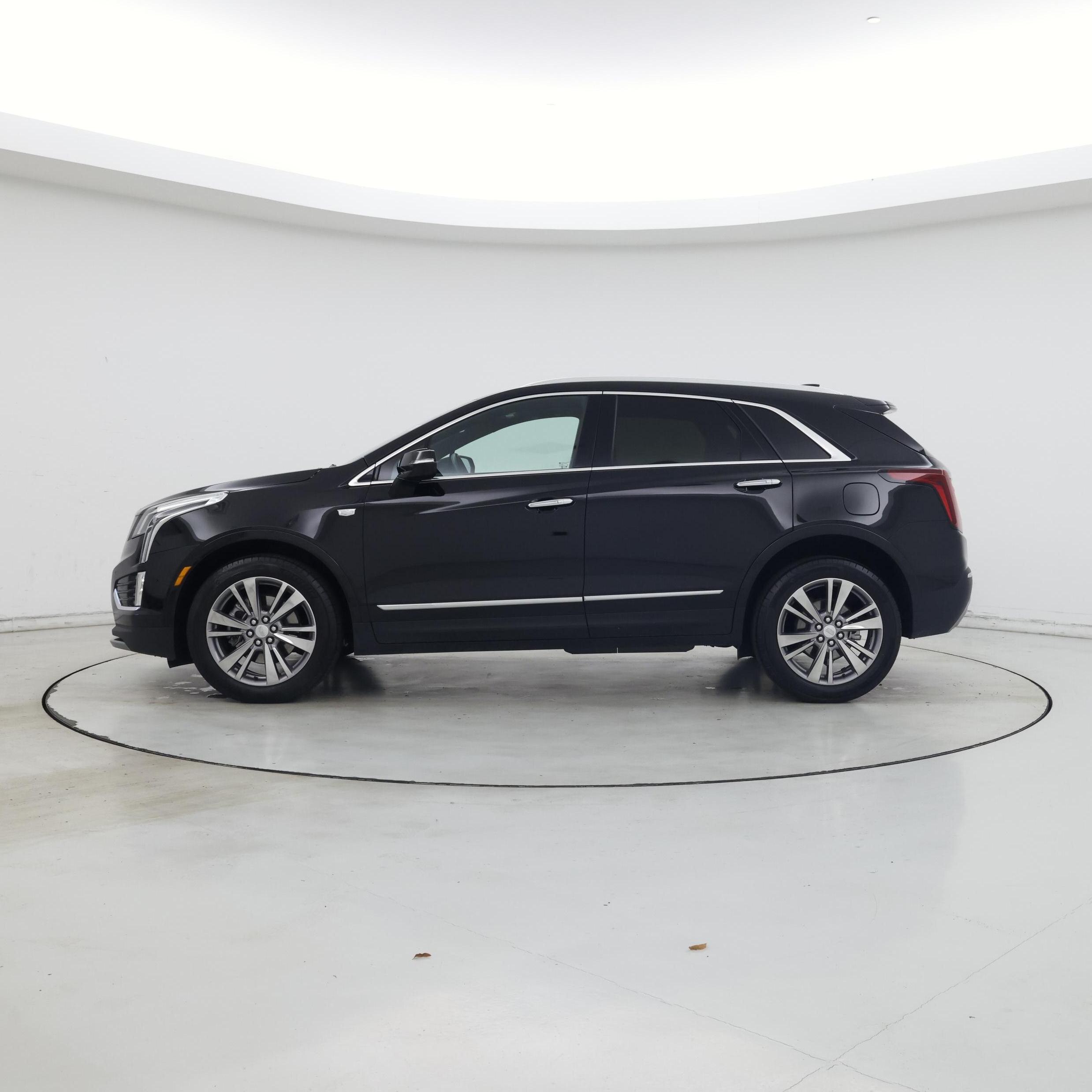 Thumbnail: 2025 Cadillac XT5 - 3
