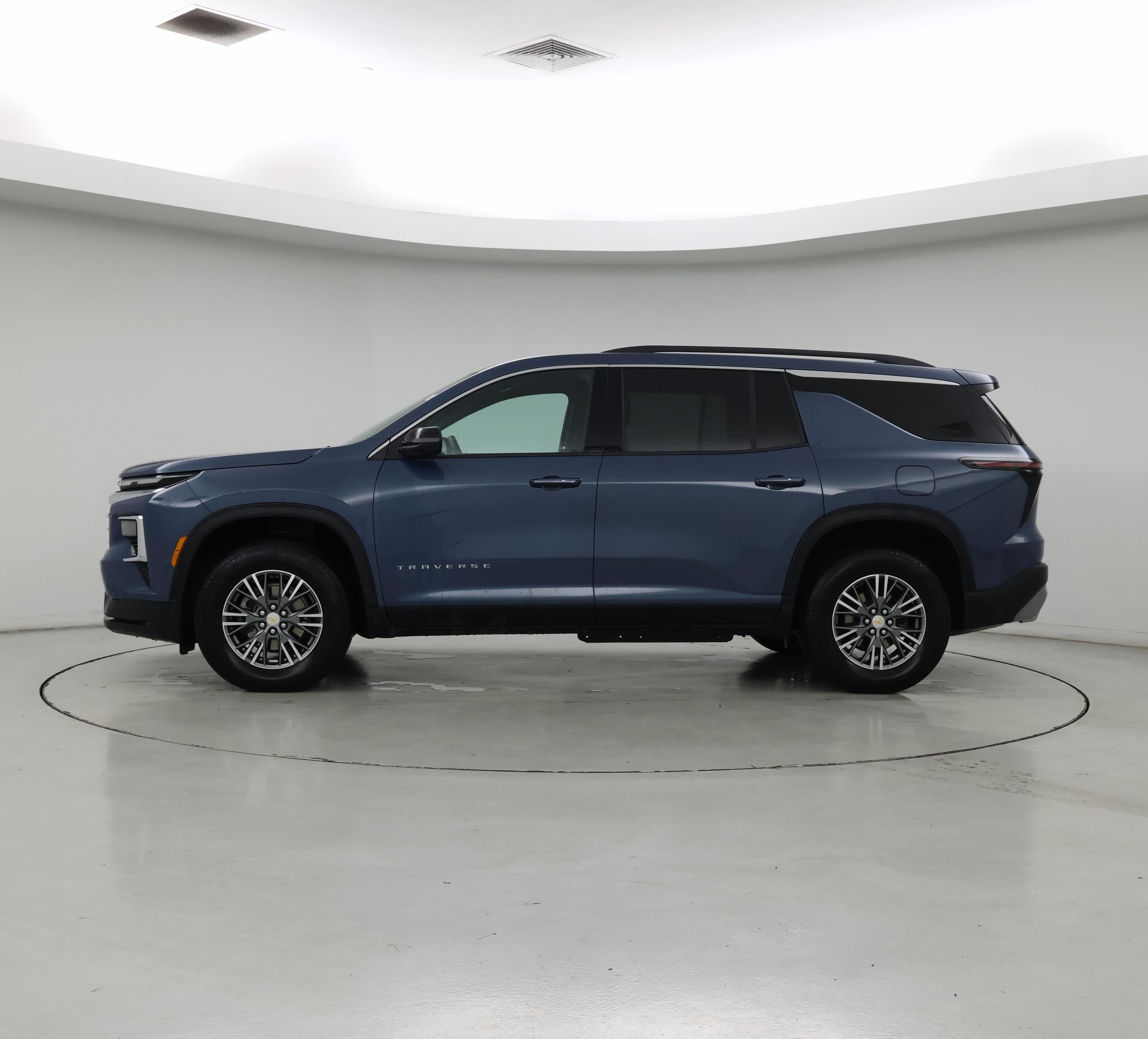 Thumbnail: 2025 Chevrolet Traverse - 3