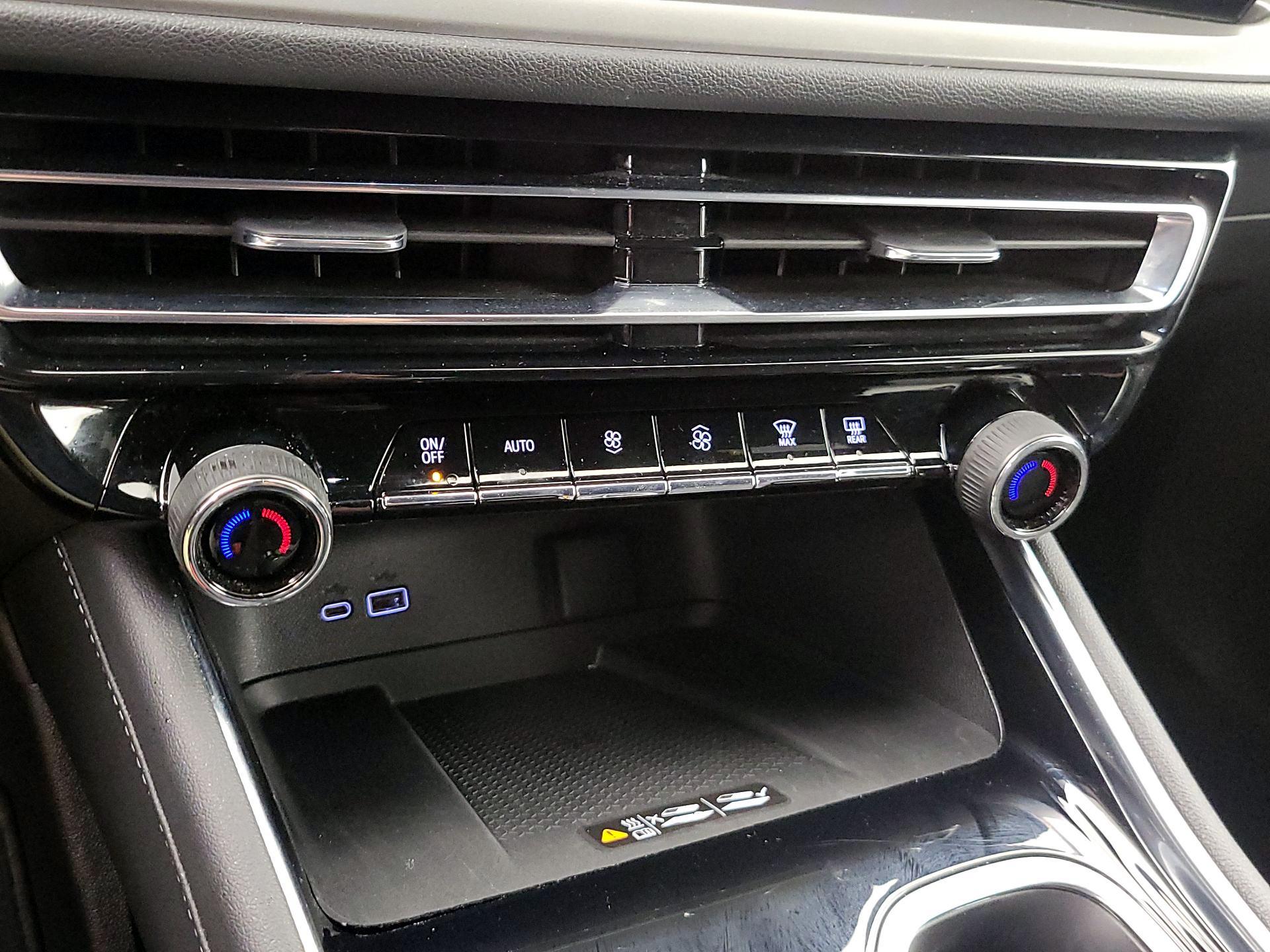 Thumbnail: 2025 Chevrolet Traverse - 16