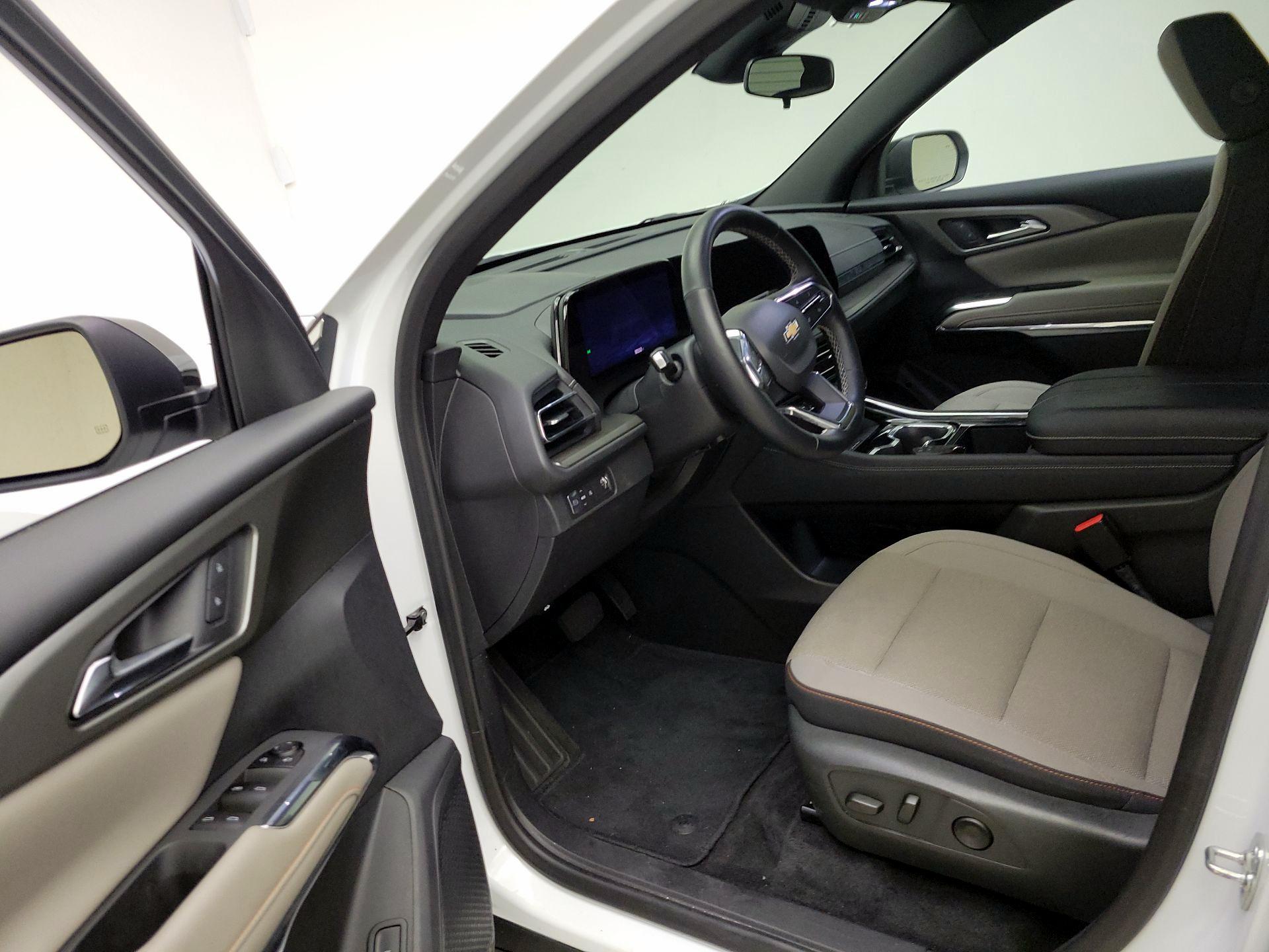 Thumbnail: 2025 Chevrolet Traverse - 11