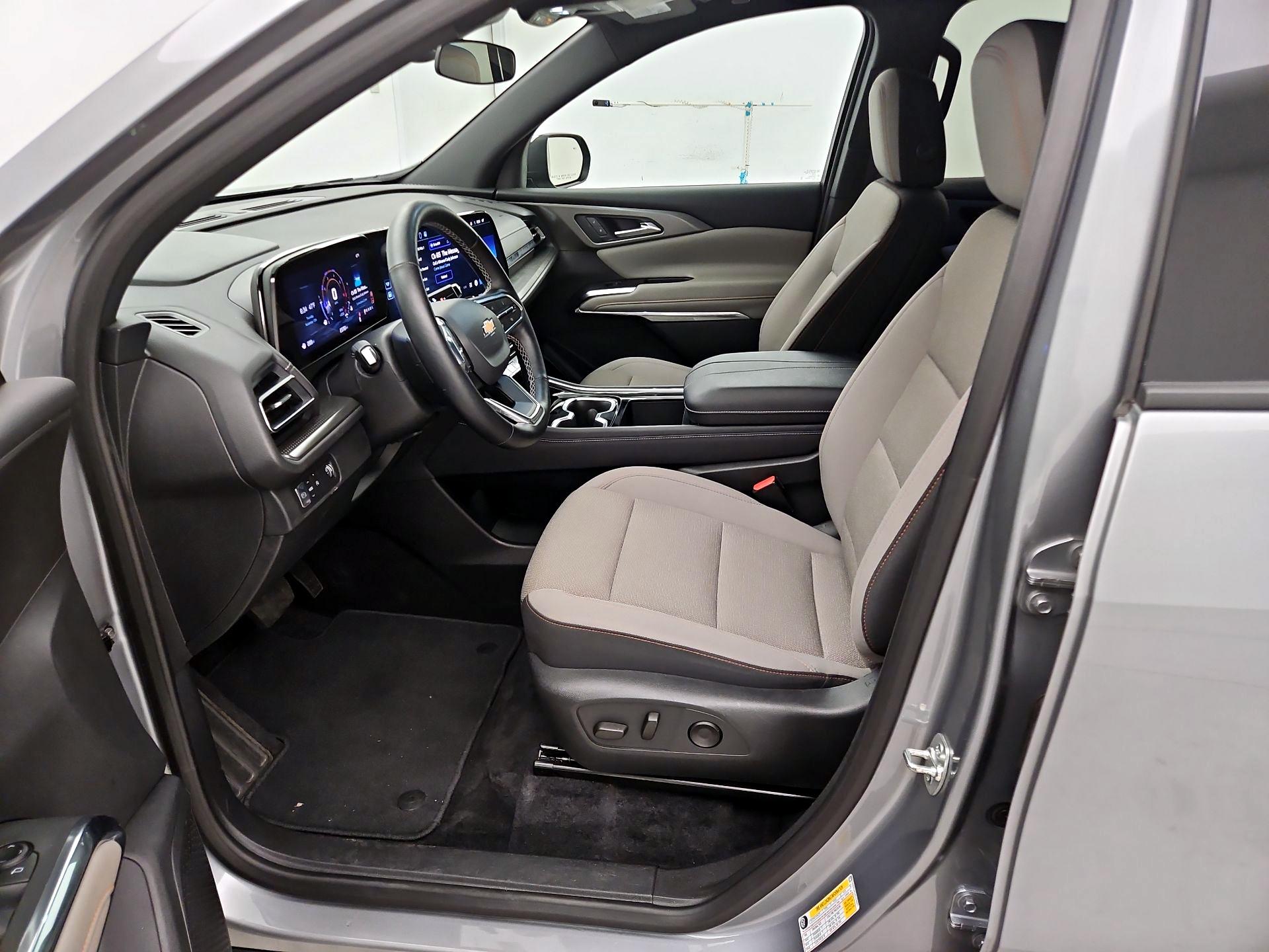 Thumbnail: 2025 Chevrolet Traverse - 11