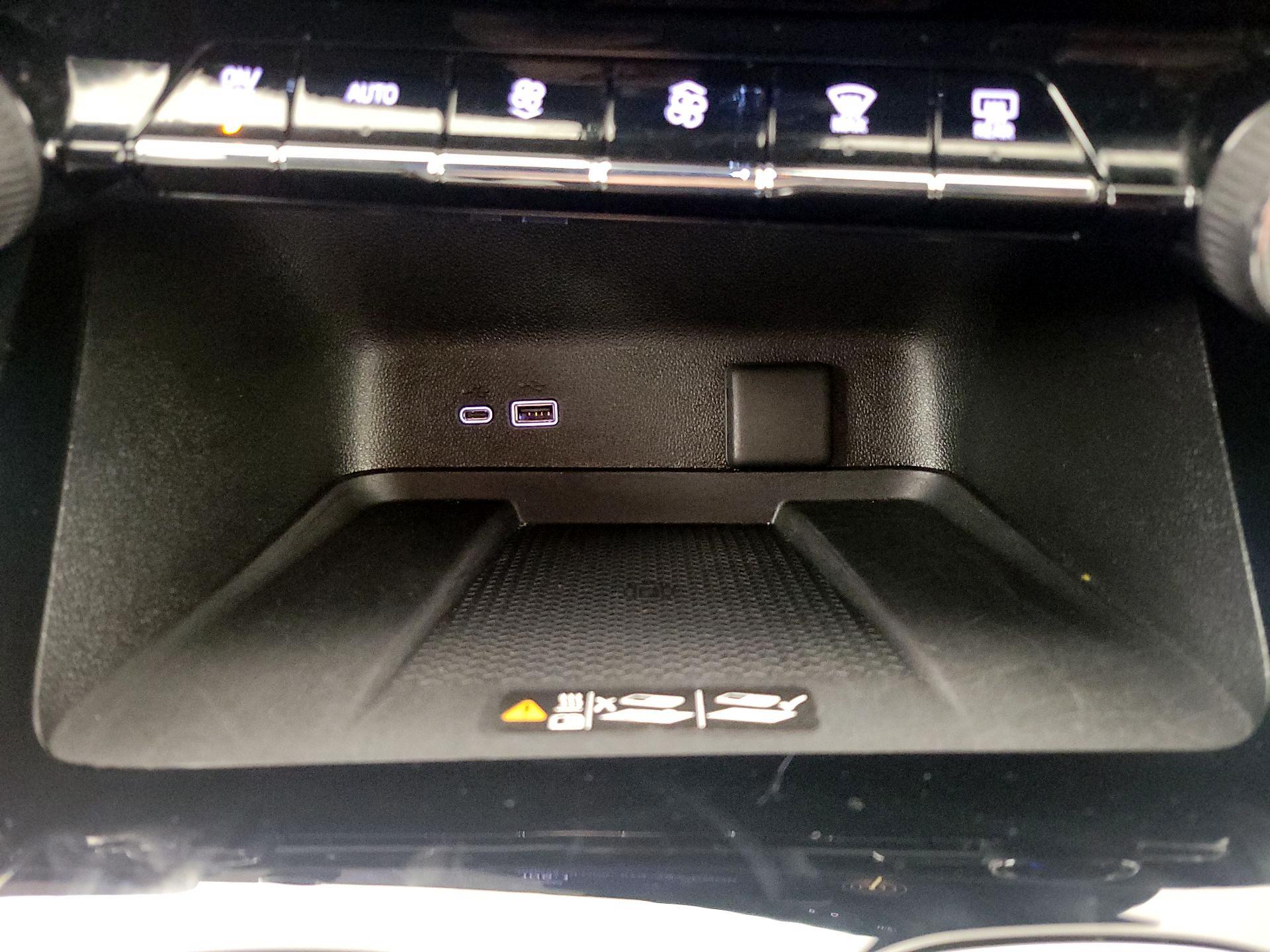 Thumbnail: 2025 Chevrolet Traverse - 18