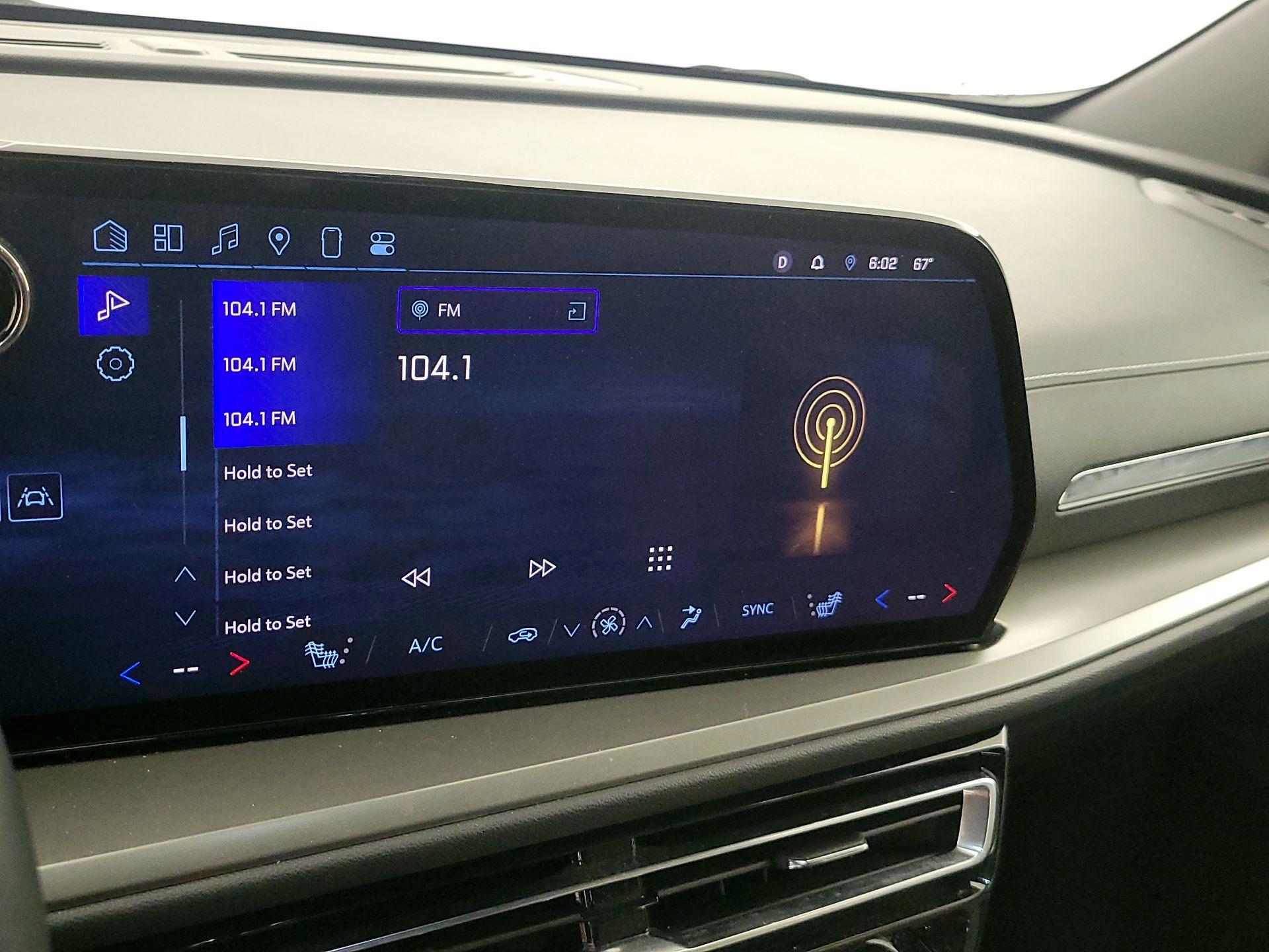 Thumbnail: 2025 Chevrolet Traverse - 16