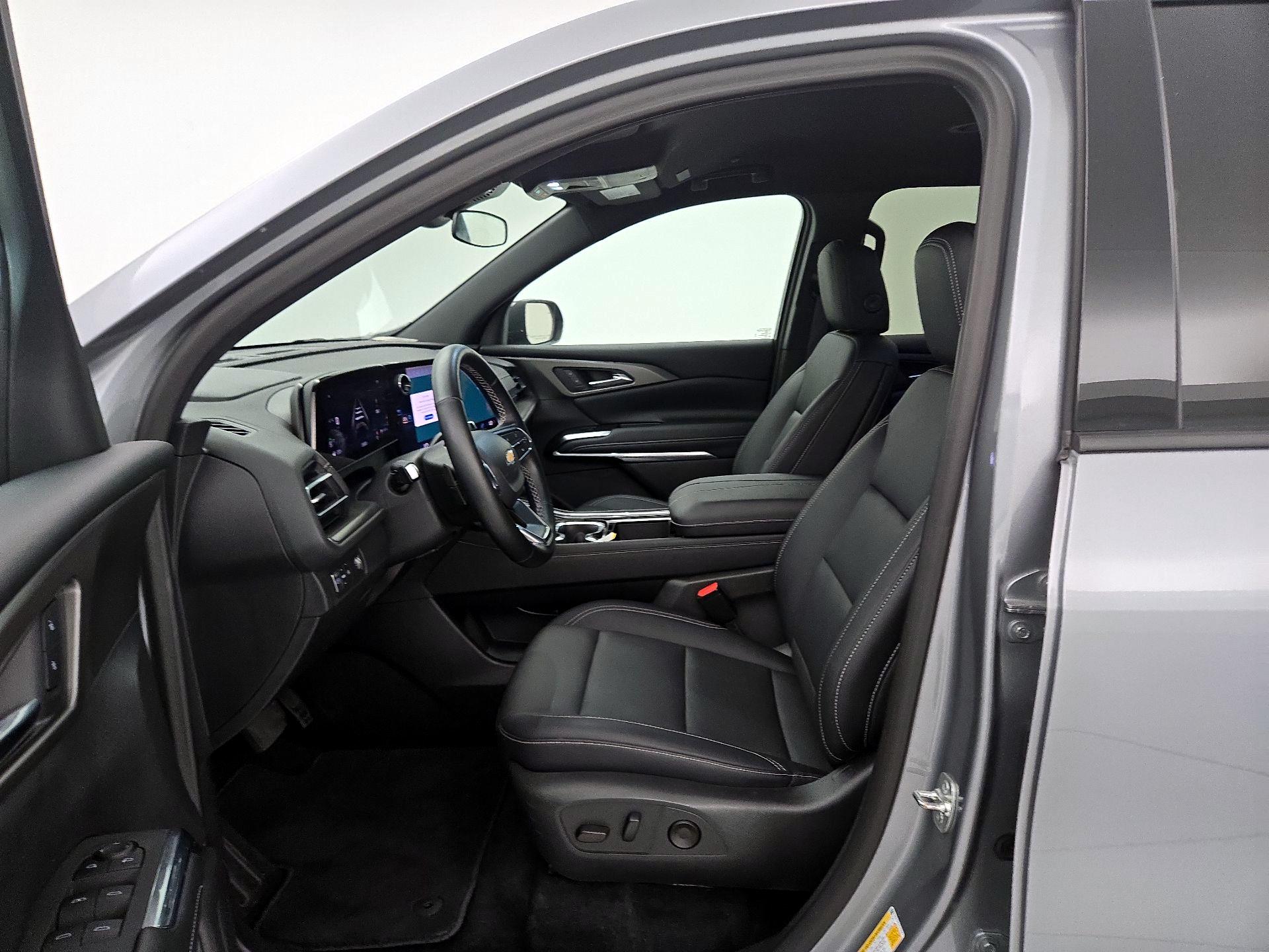 Thumbnail: 2025 Chevrolet Traverse - 11