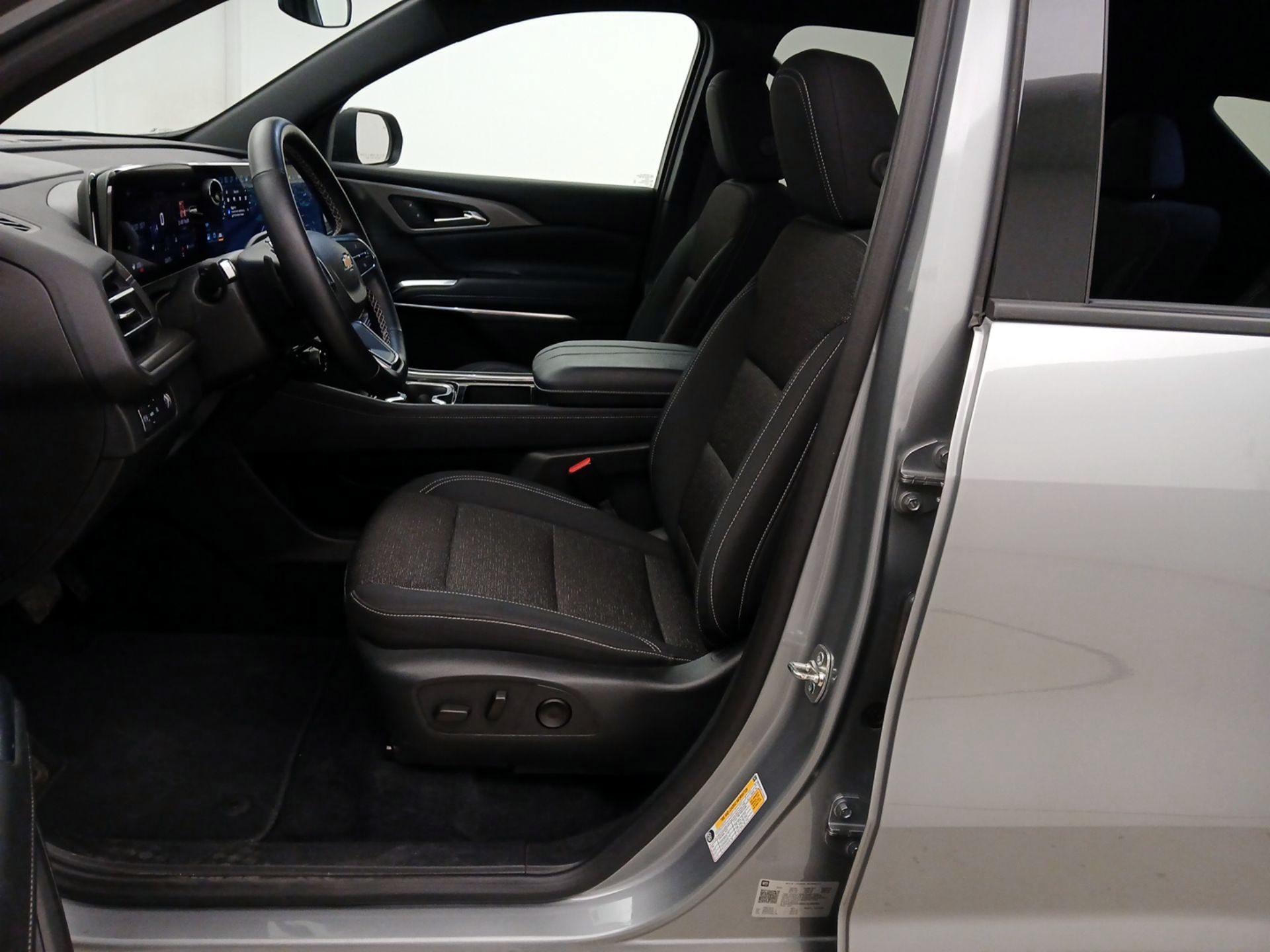 Thumbnail: 2025 Chevrolet Traverse - 11