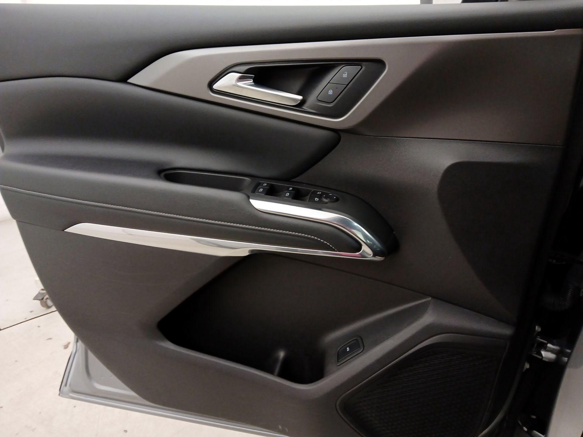 Thumbnail: 2025 Chevrolet Traverse - 12