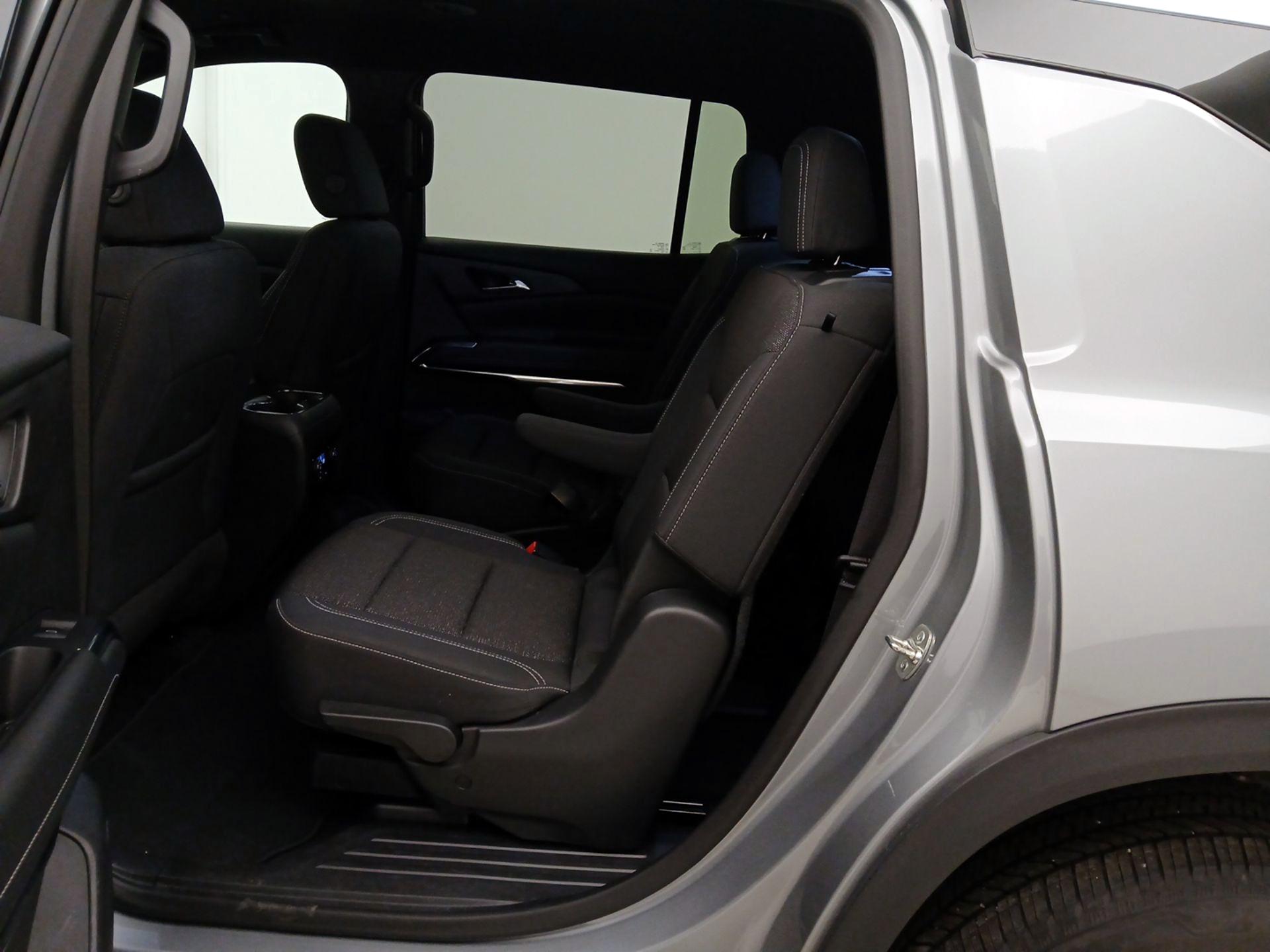 Thumbnail: 2025 Chevrolet Traverse - 20