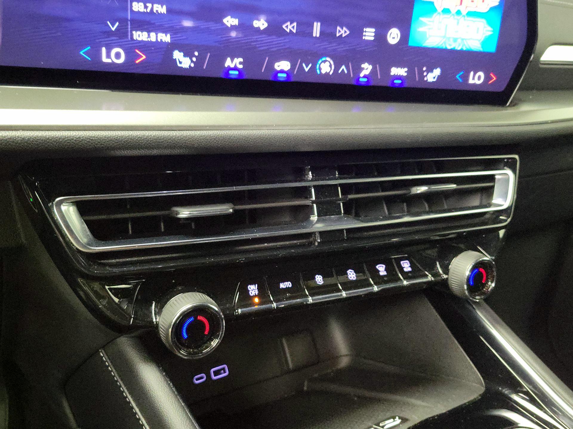 Thumbnail: 2025 Chevrolet Traverse - 16