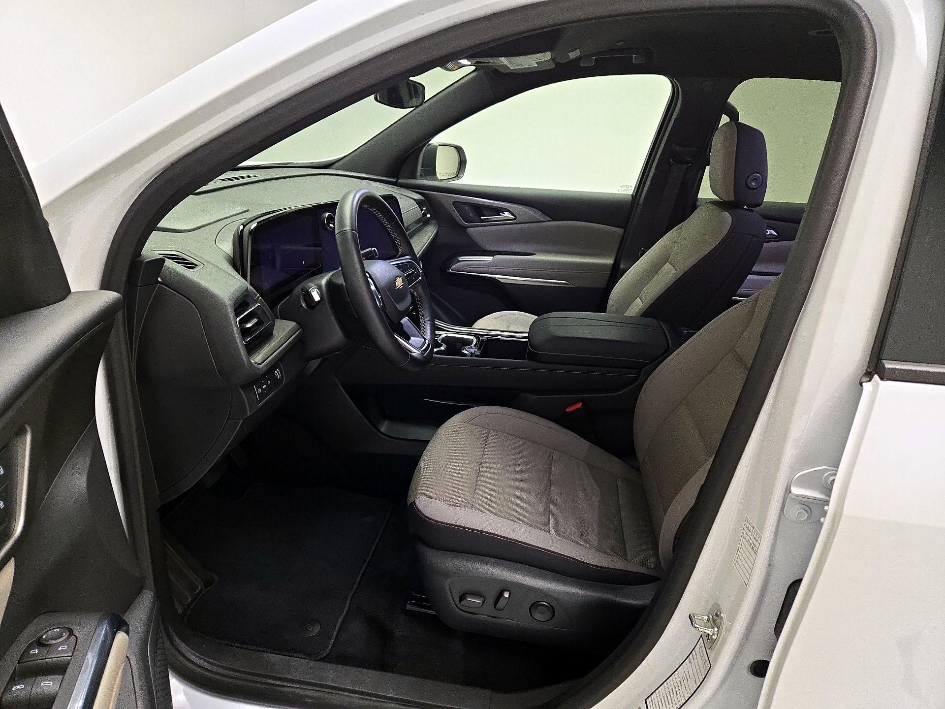 Thumbnail: 2025 Chevrolet Traverse - 11