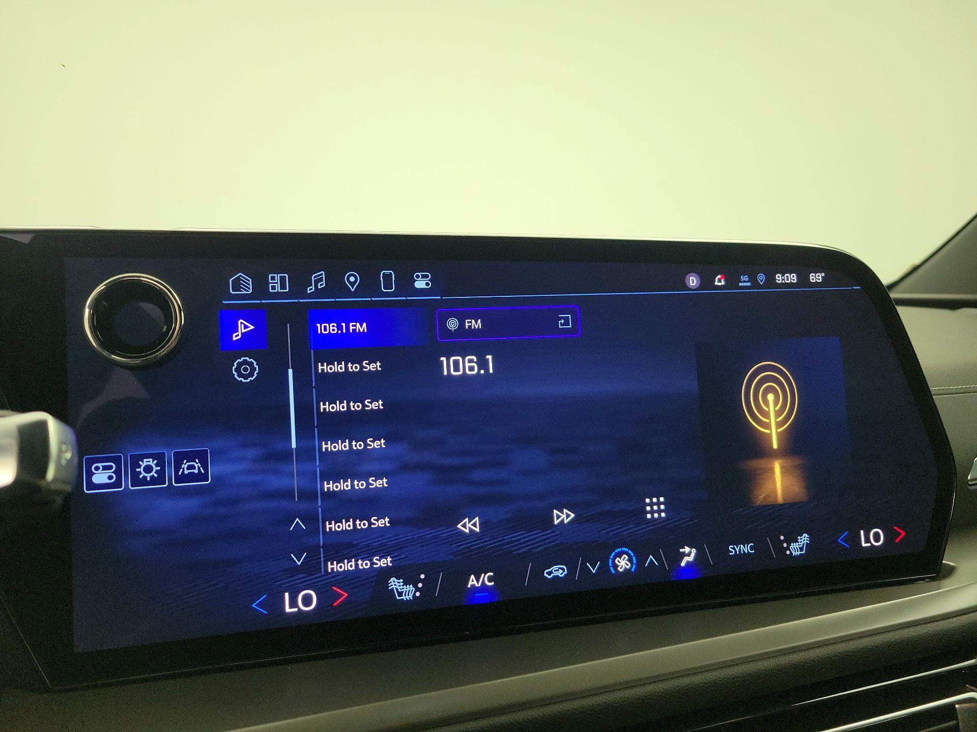 Thumbnail: 2025 Chevrolet Traverse - 15