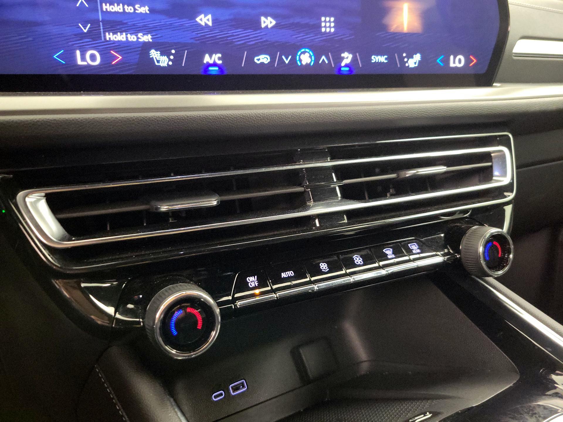 Thumbnail: 2025 Chevrolet Traverse - 16