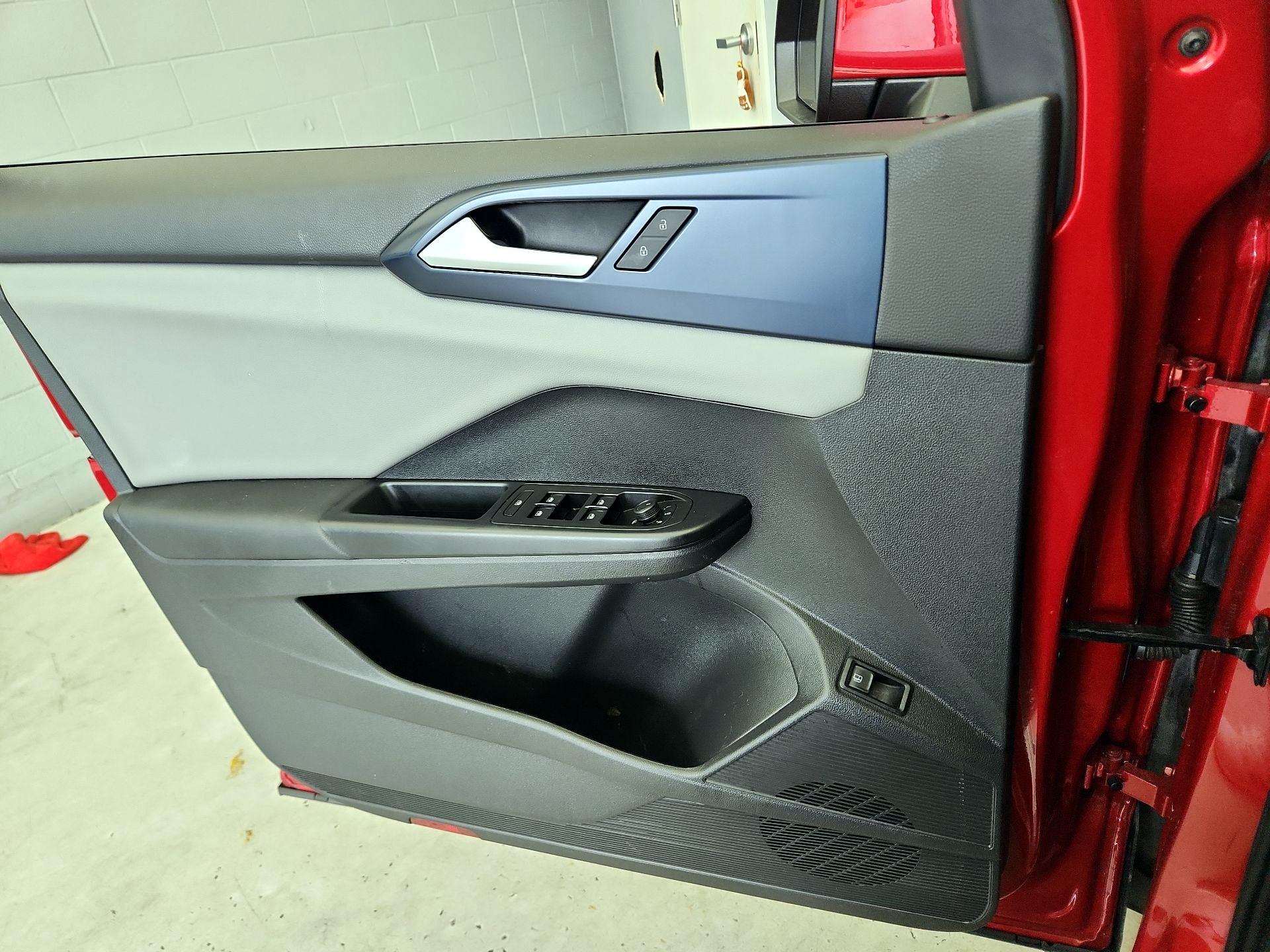 Thumbnail: 2022 Volkswagen Taos - 12