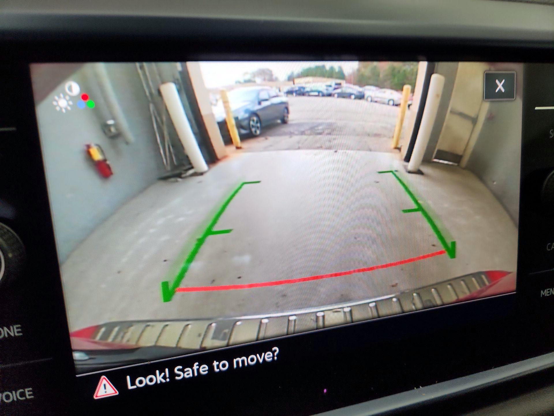 Thumbnail: 2022 Volkswagen Taos - 14