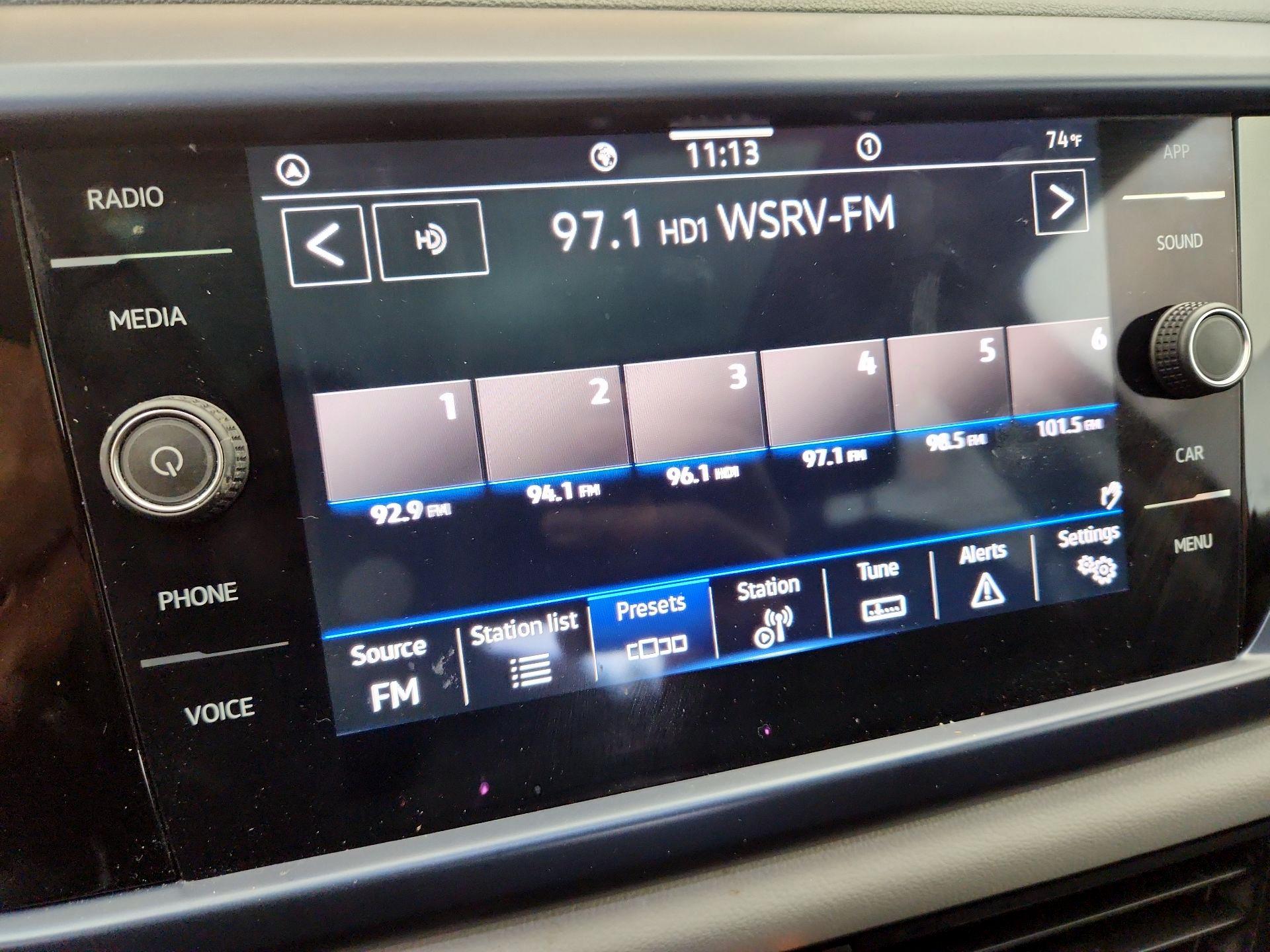 Thumbnail: 2022 Volkswagen Taos - 15