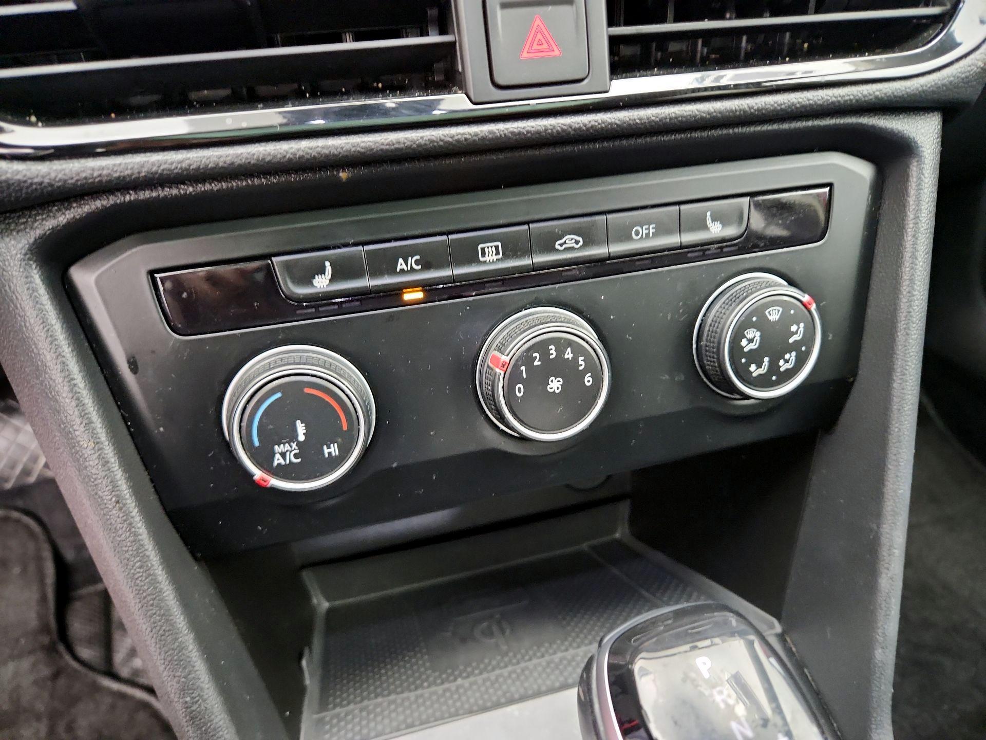 Thumbnail: 2022 Volkswagen Taos - 16