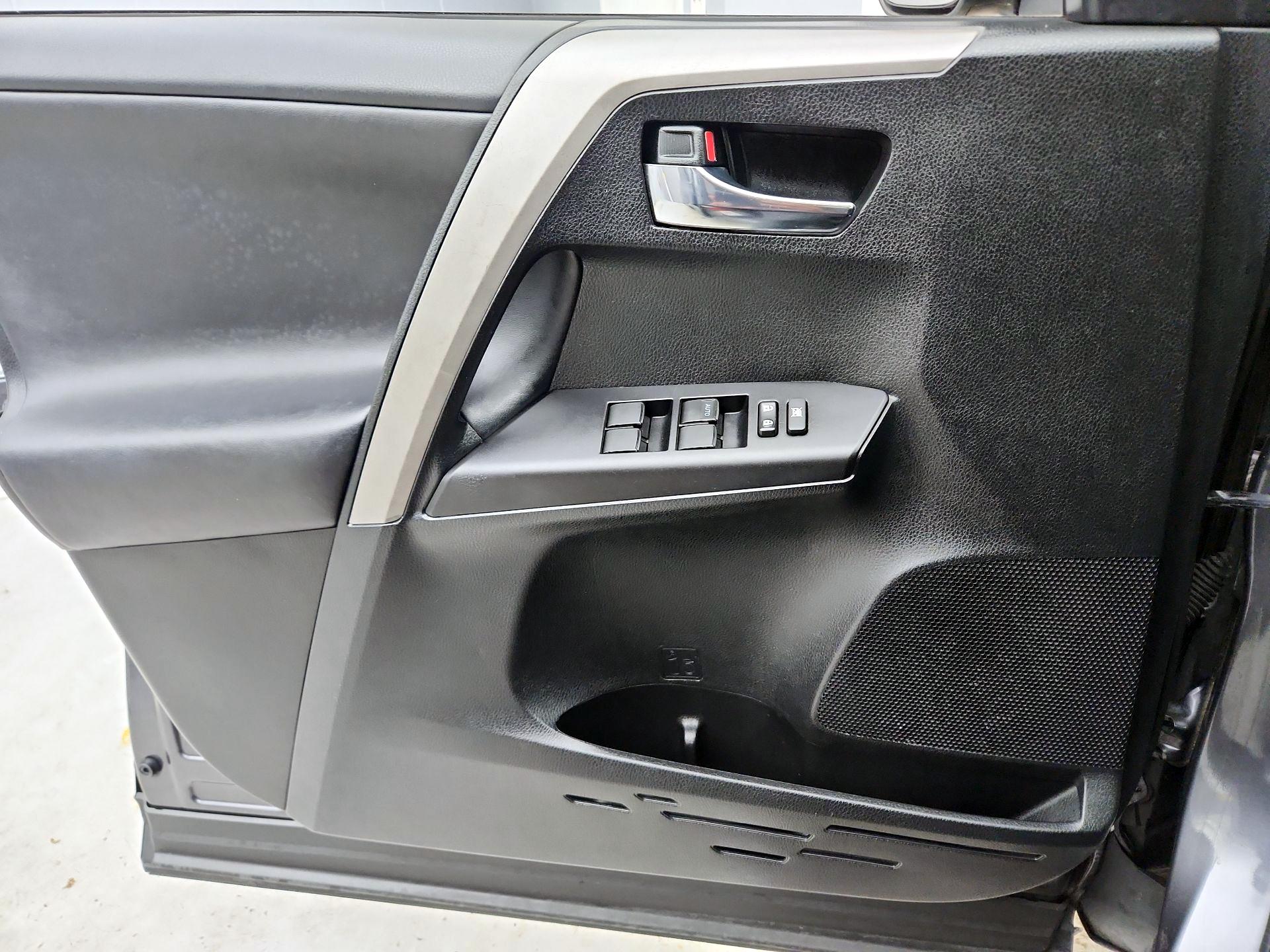 Thumbnail: 2017 Toyota RAV4 - 12