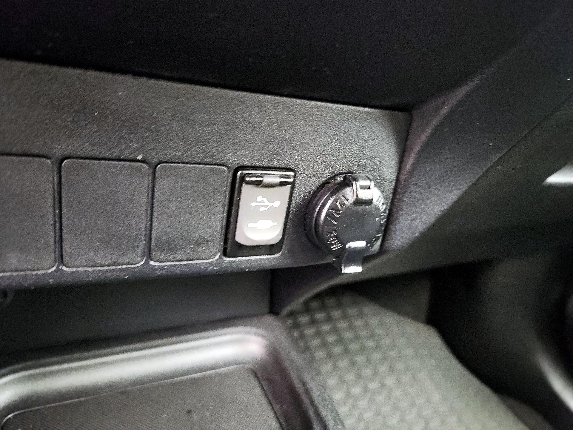 Thumbnail: 2017 Toyota RAV4 - 18