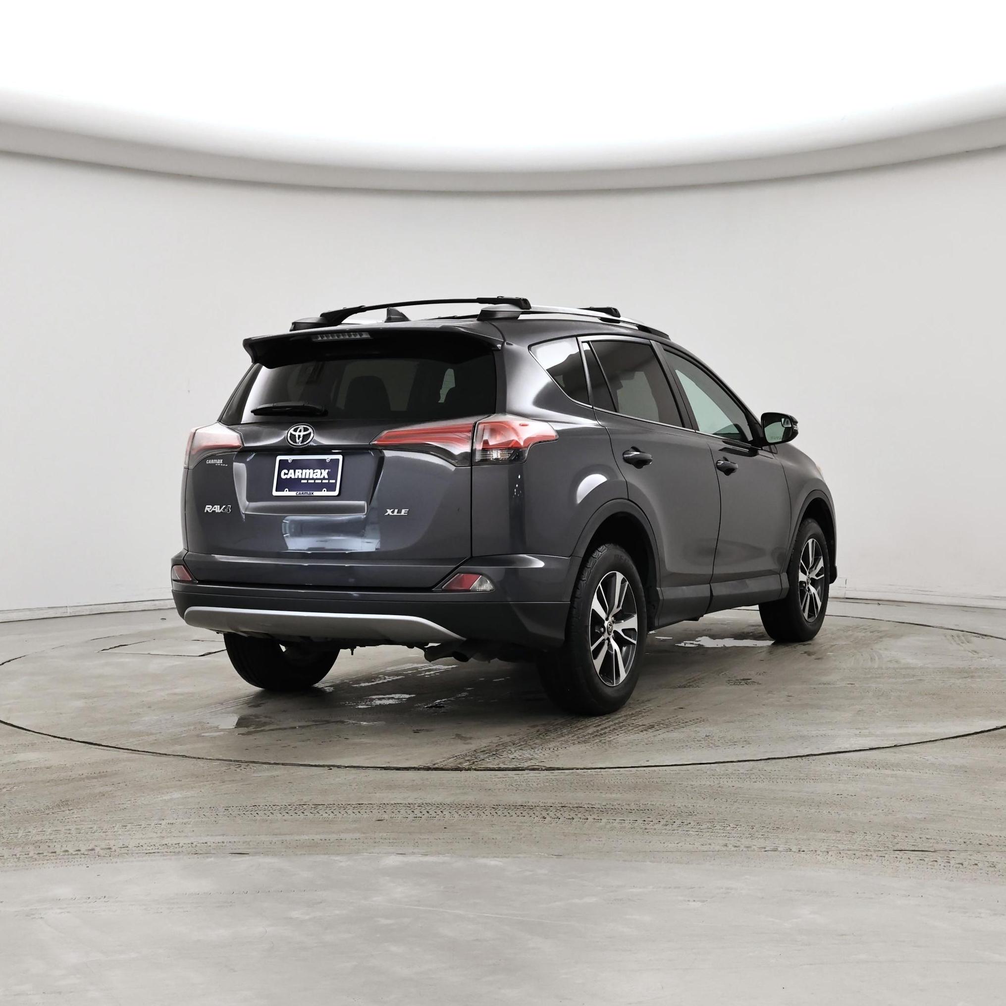 Thumbnail: 2017 Toyota RAV4 - 8