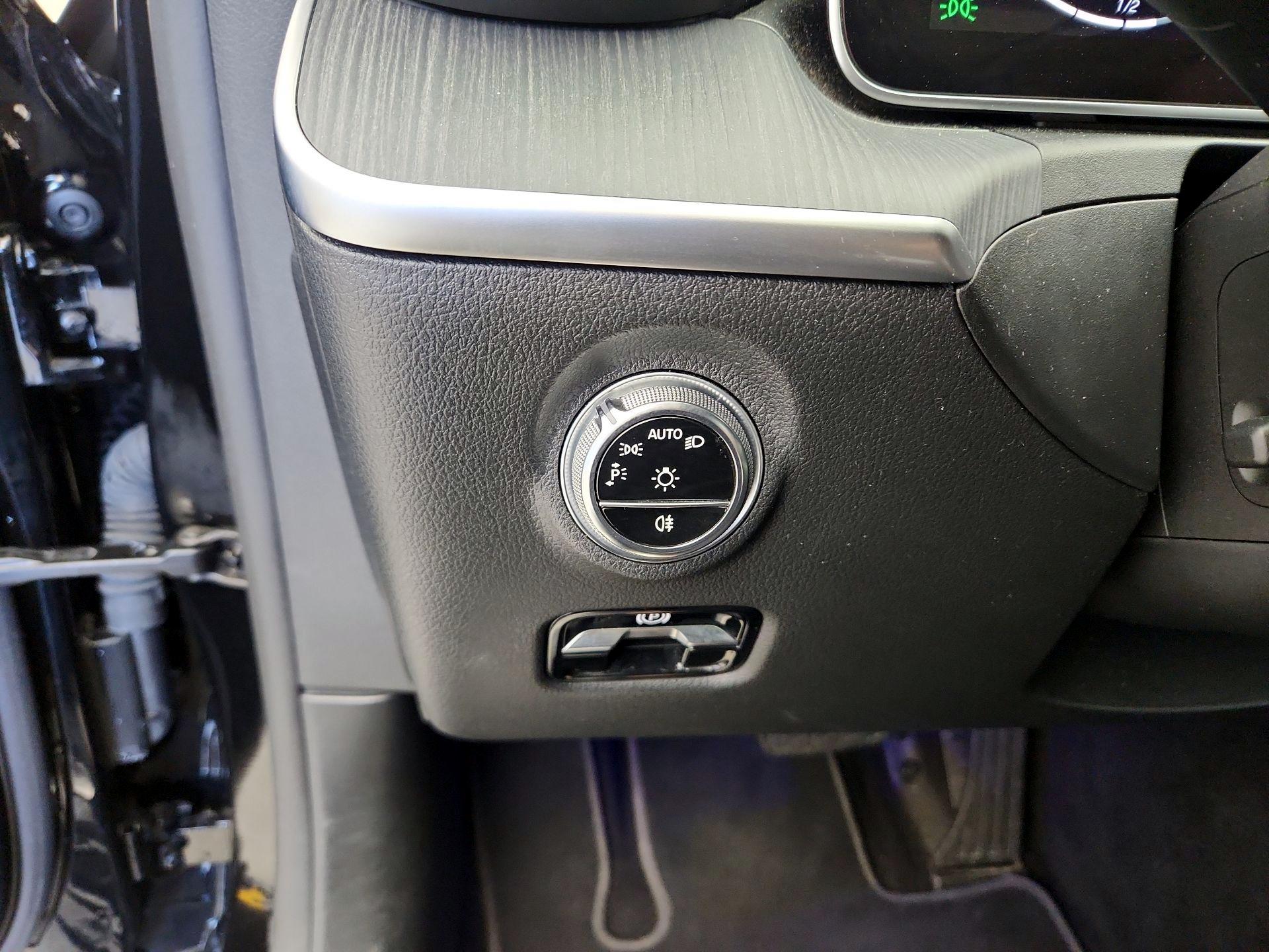 Thumbnail: 2024 Mercedes-Benz C-Class - 13