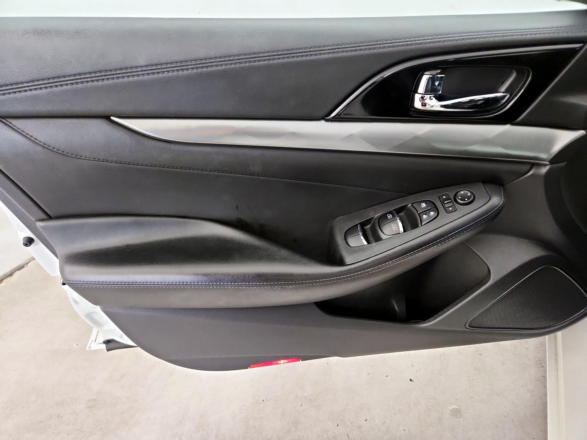 Thumbnail: 2017 Nissan Maxima - 12