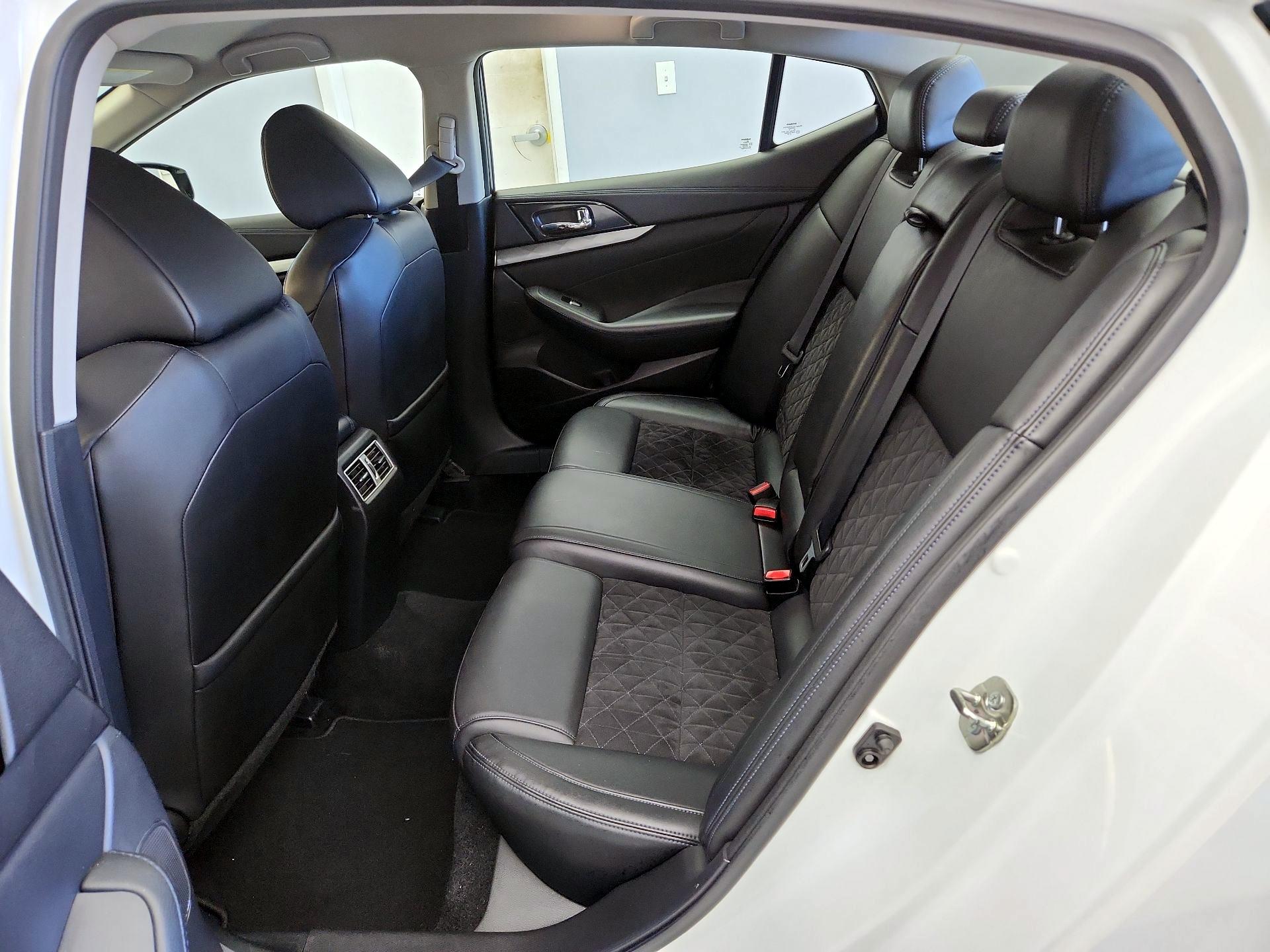 Thumbnail: 2017 Nissan Maxima - 20